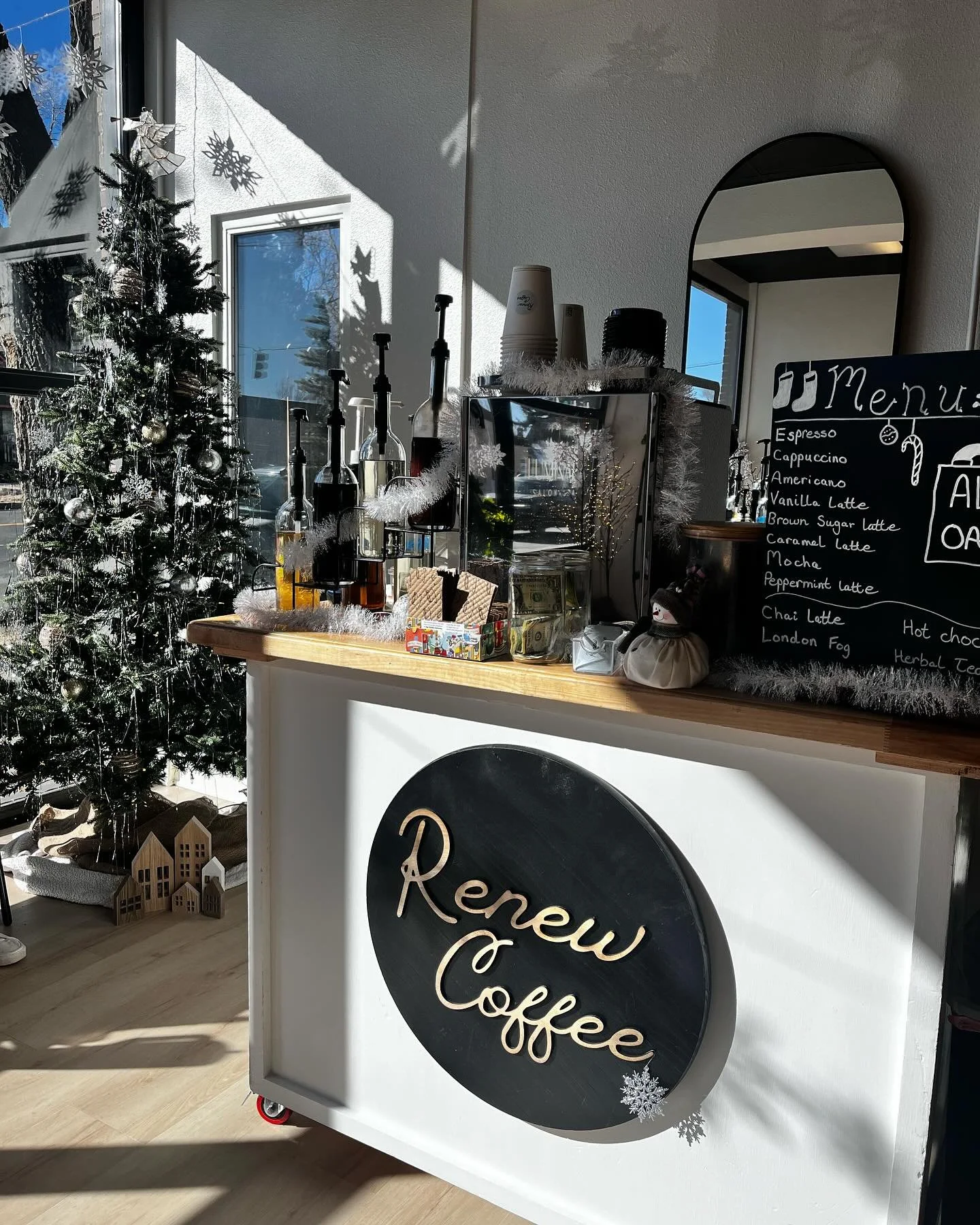 Wouldn&rsquo;t your Christmas party feel way more magical with a coffee cart like this? 🎄☕ We&rsquo;ve got the tree, the snowman (our new barista), and all the festive vibes to keep your guests holly jolly &amp; caffeinated.

Let Renew Coffee bring 