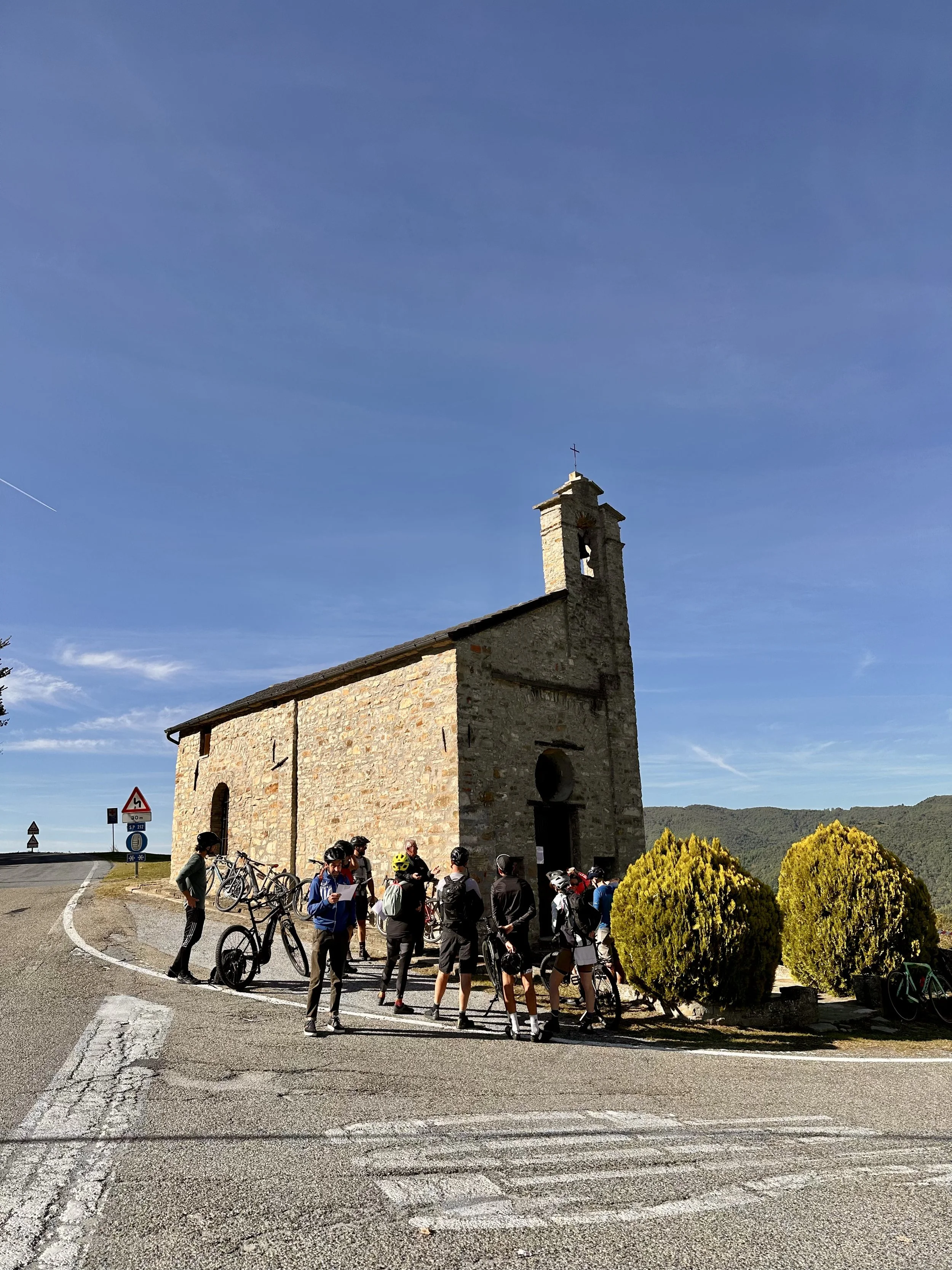 Levice: un piccolo borgo tra colline e arte sacra nella Bormida Gotica
