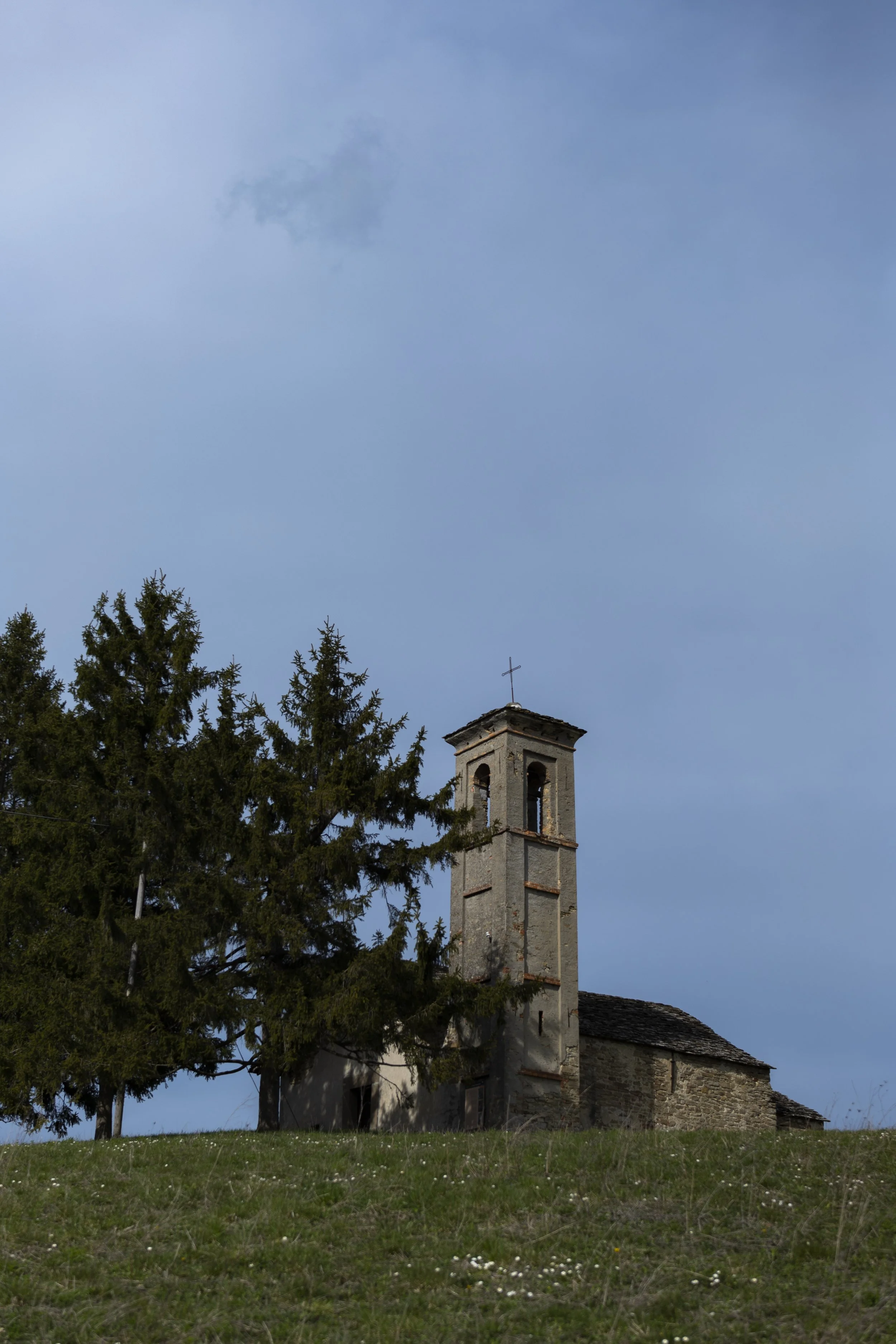 Sale San Giovanni: antiche pievi, cappelle e paesaggi lungo la Bormida Gotica