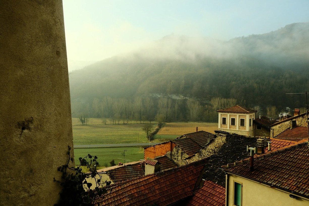 "Behind the walls" - Batuhan Aydın