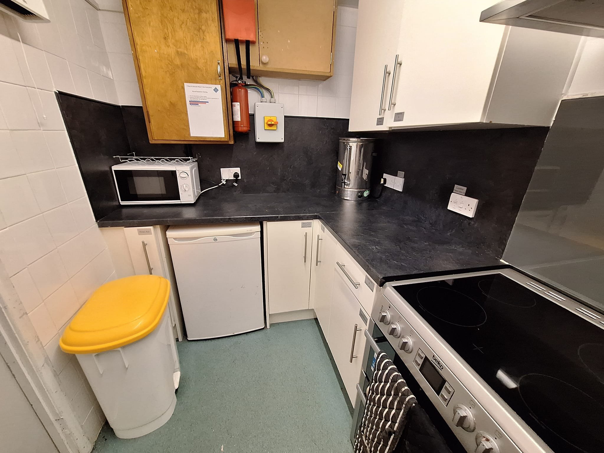 The kitchen (details