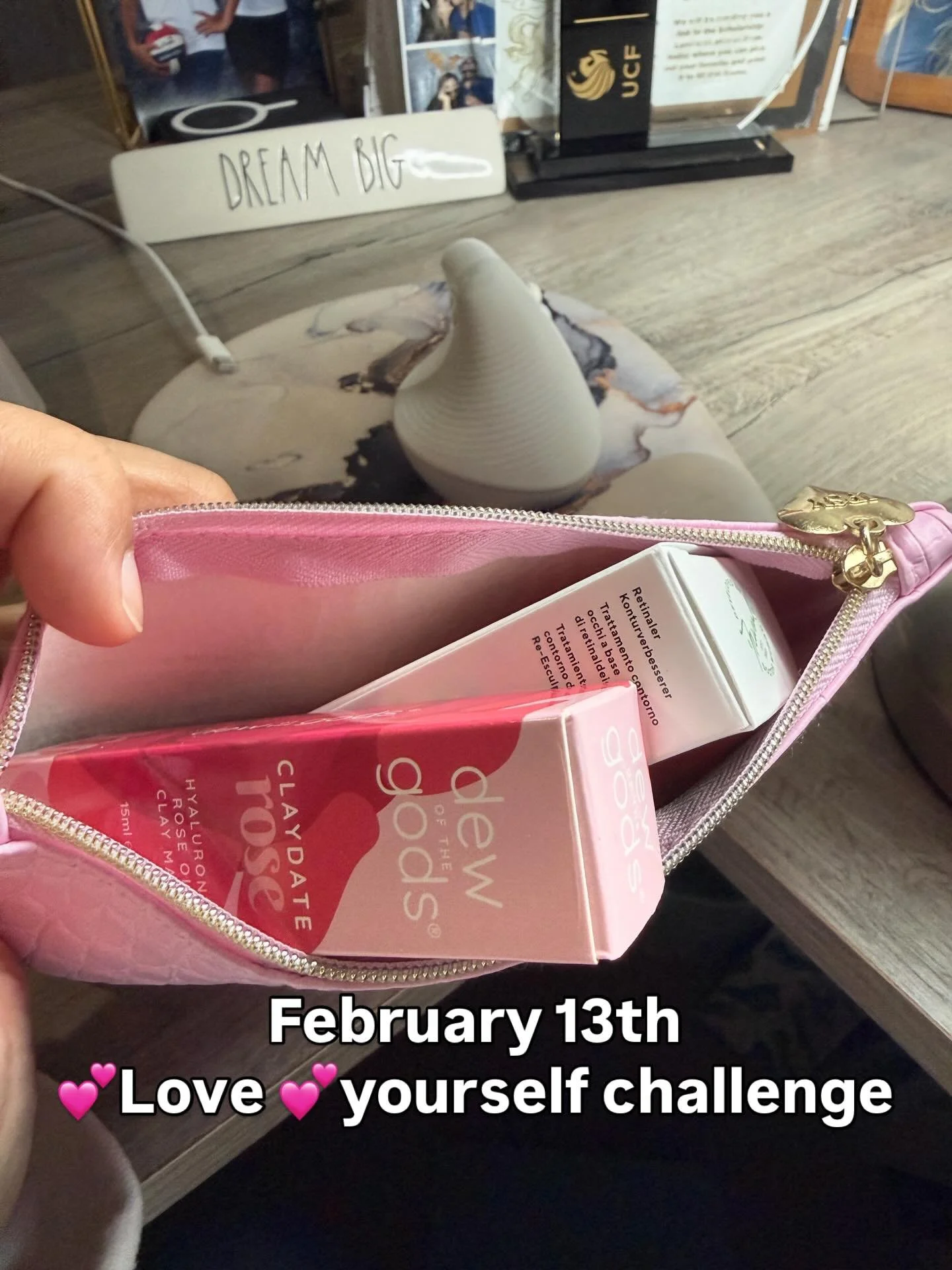 Day 13 of loving me. Showing myself 💕 with an Ipsy haul 😍

#loveyourselfchallenge #balancedvitalitycenter #💕