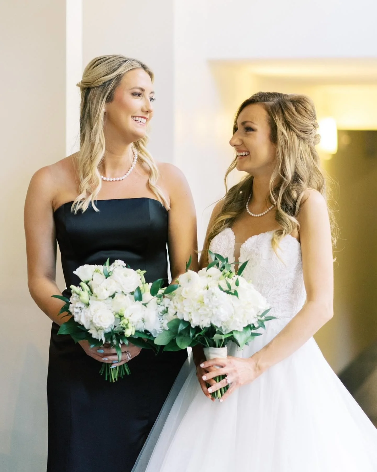 Perfect bride, makeup help up all night even in 100 degree Louisiana heat 🔥

Previews are so helpful in allowing your artist to create customized solutions for your wedding makeup. Seeing how the makeup wears on your specific skin type and then maki