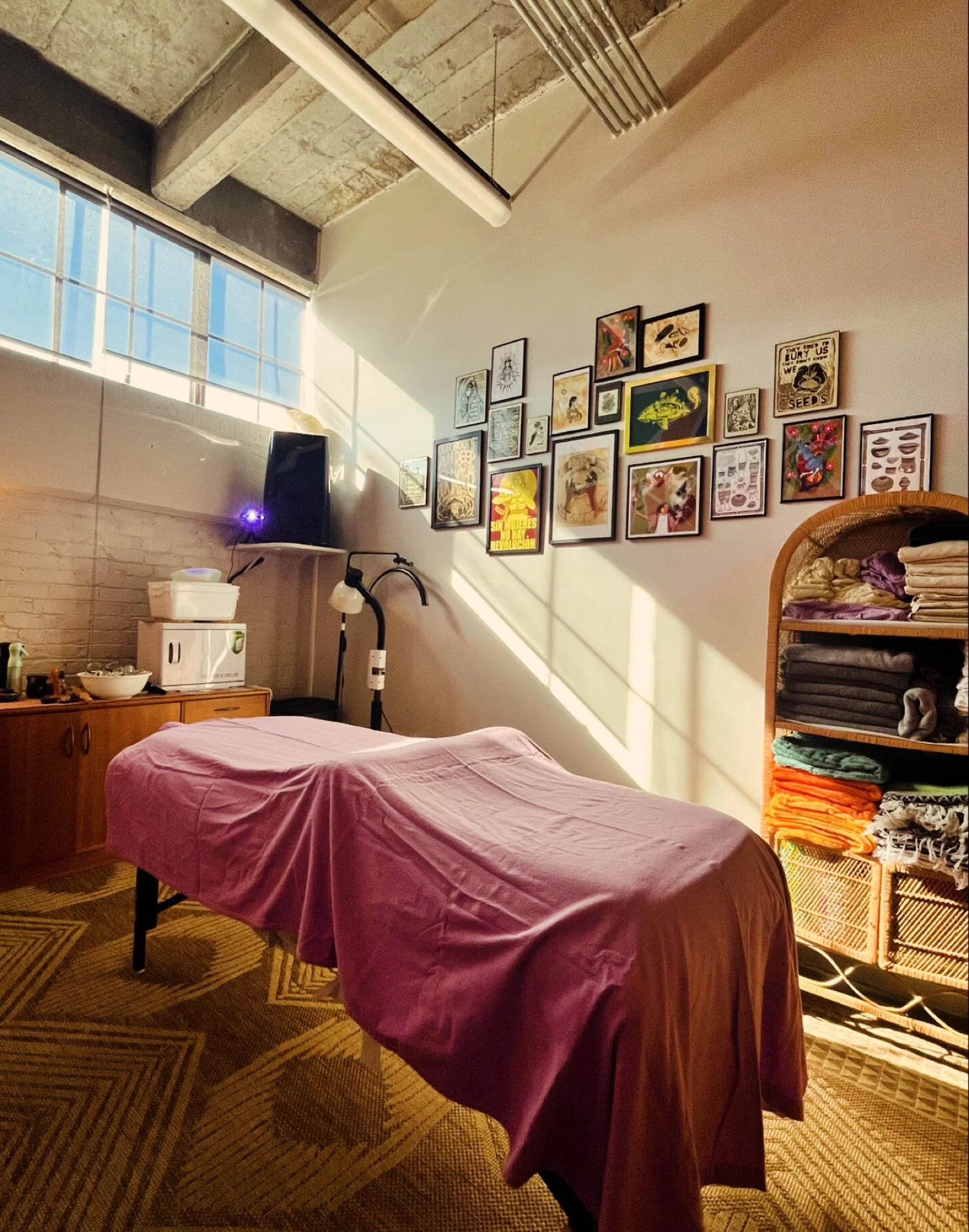 The light in here is always so 😍🥰

#acupuncturist #acupuncture #bayareaacupuncturist #oaklandacupuncture