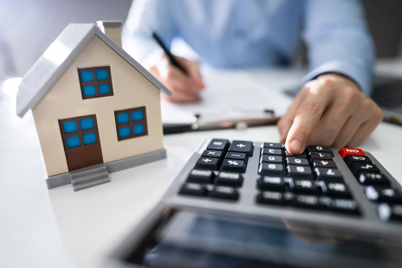From Quick Repairs to Full Remodels: Estimating Maintenance for Your Sacramento Investment