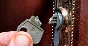 Step-by-Step Guide: Removing a Broken Key from Your KW1 Deadbolt Lock