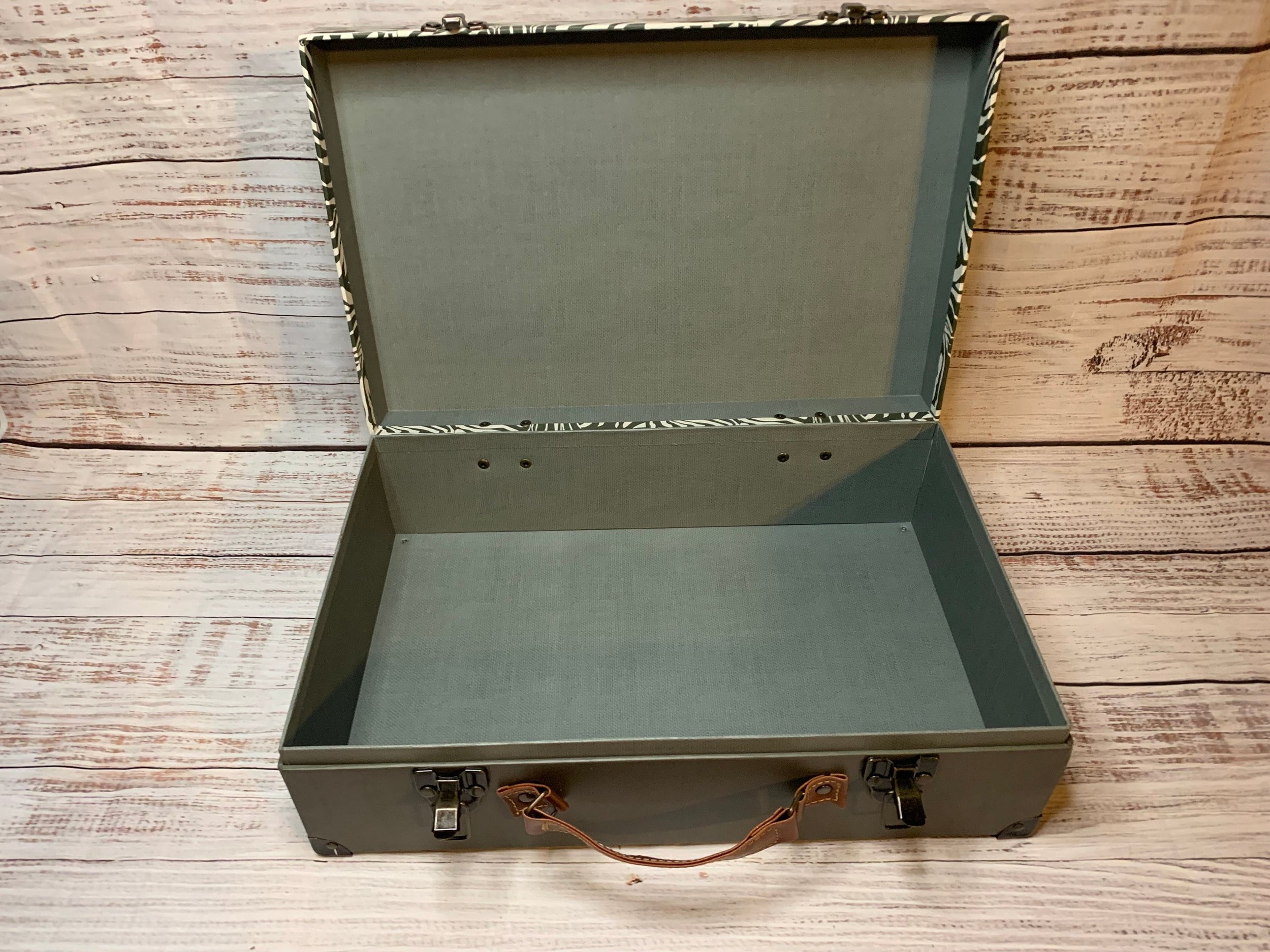 https://i.etsystatic.com/27373229/r/il/feafcd/5678260155/il_fullxfull.5678260155_8kfn.jpg