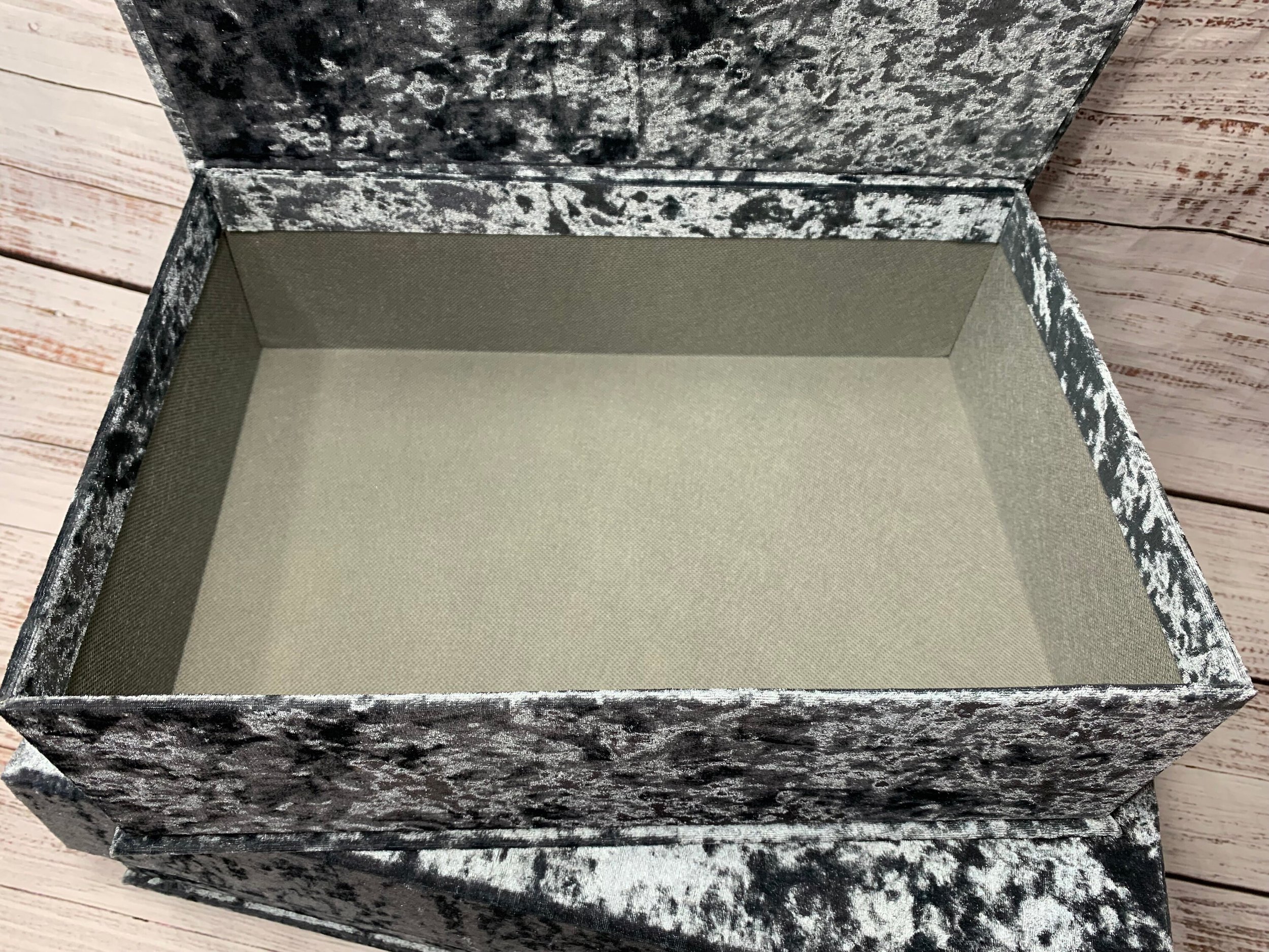 https://i.etsystatic.com/27373229/r/il/44864c/5743418716/il_fullxfull.5743418716_lvga.jpg