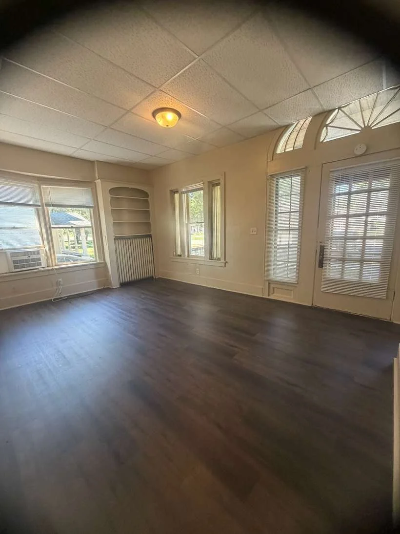 822-lexington-1-living-room.jpg