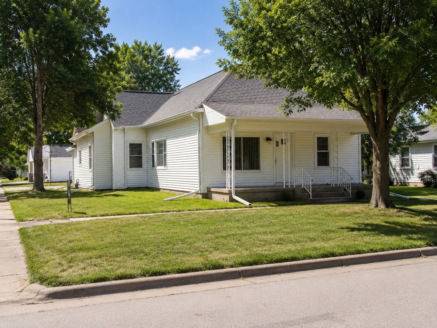 501 S Hastings Ave house exterior