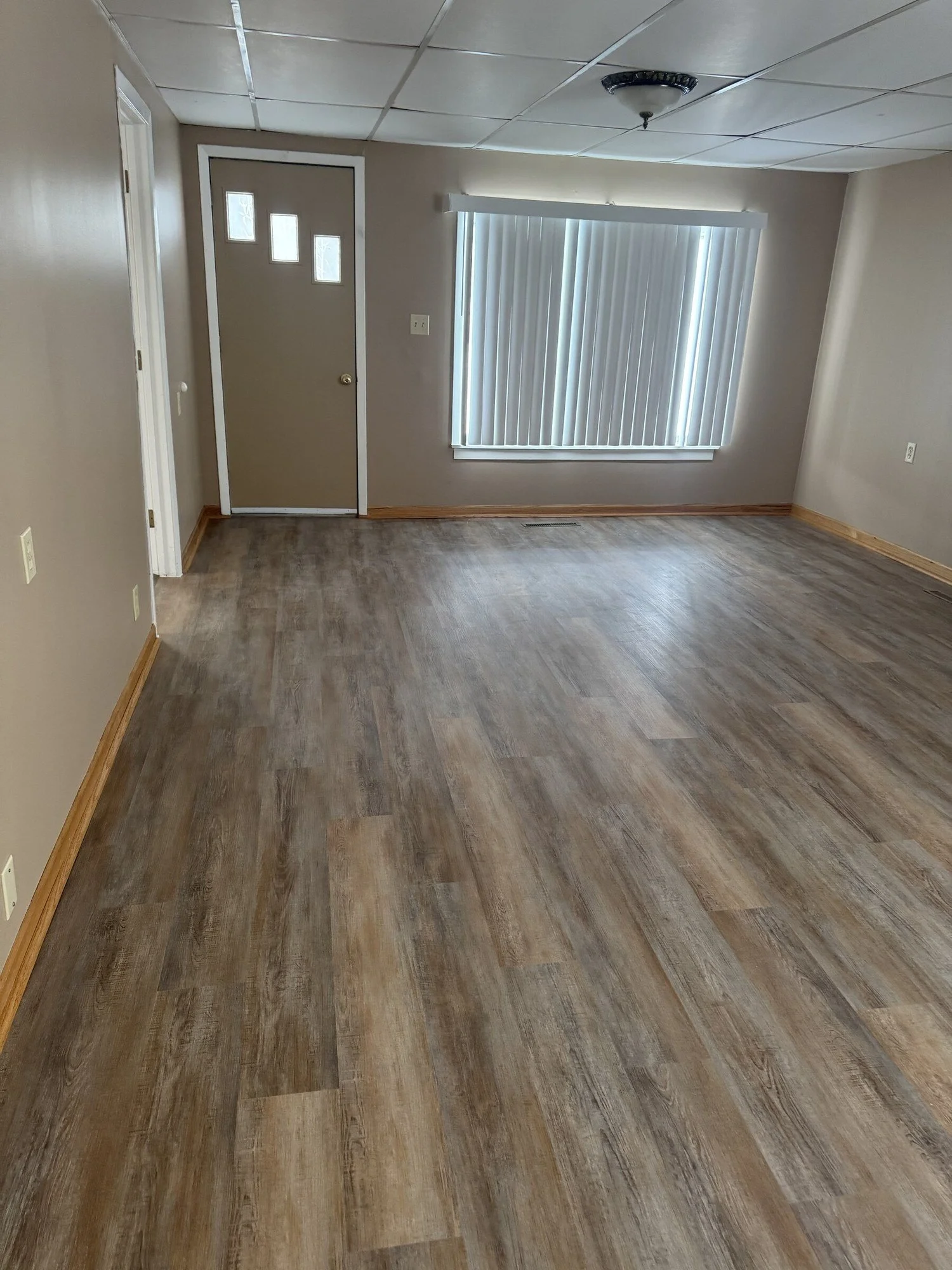 501-s-hastings-ave-living-room.jpg