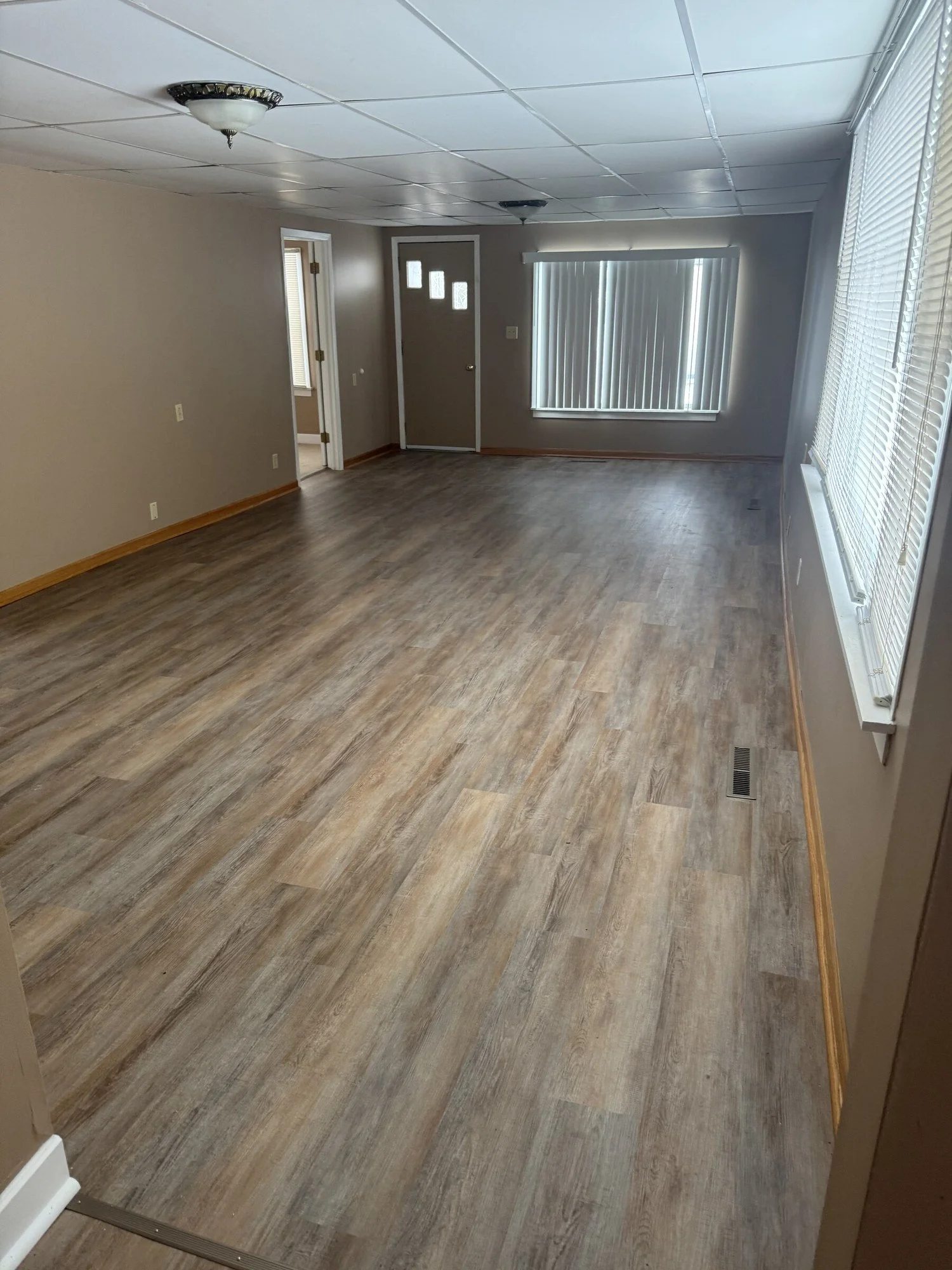501-s-hastings-ave-living-area.jpg