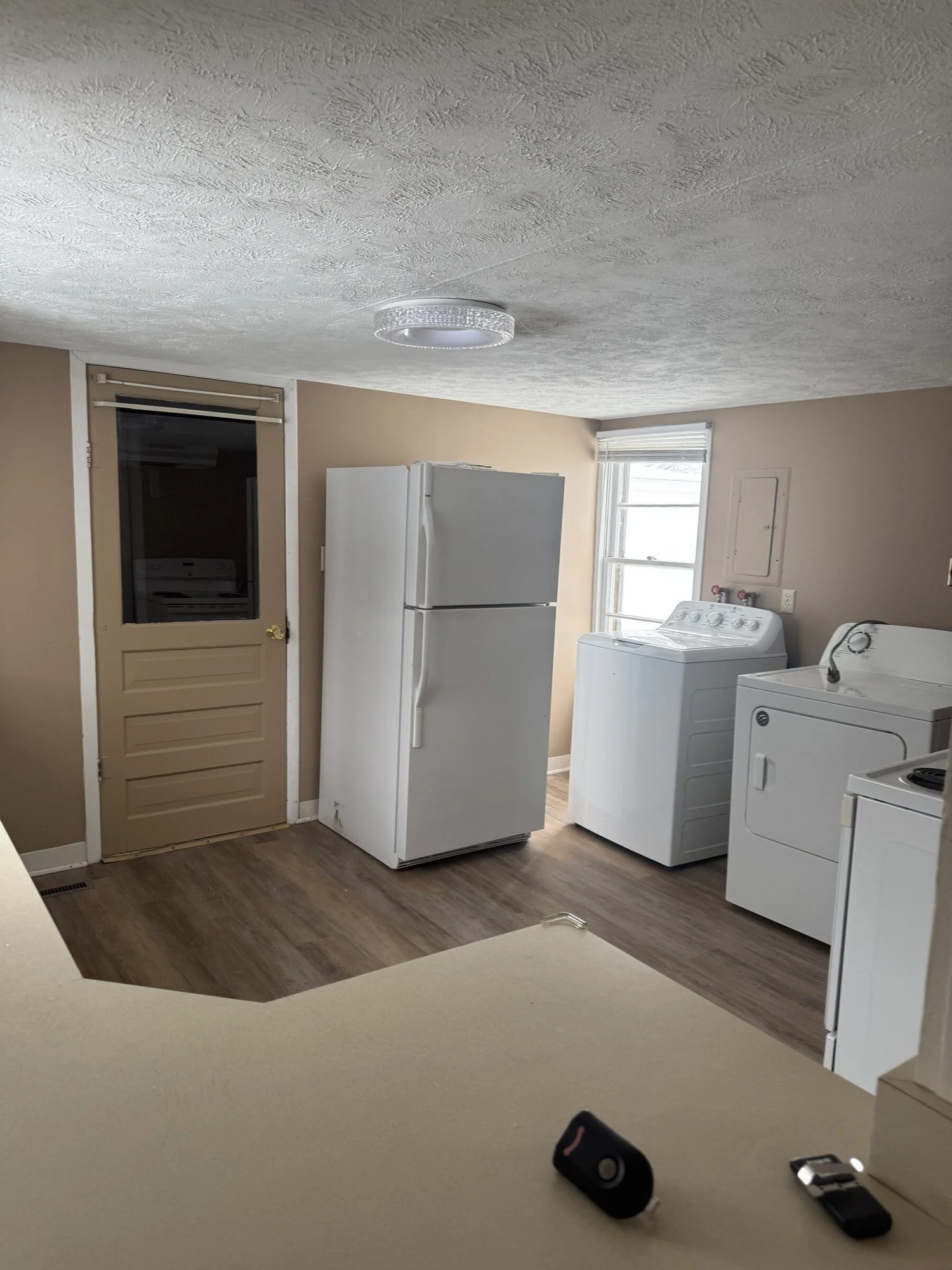 501-s-hastings-ave-kitchen-laundry.jpg