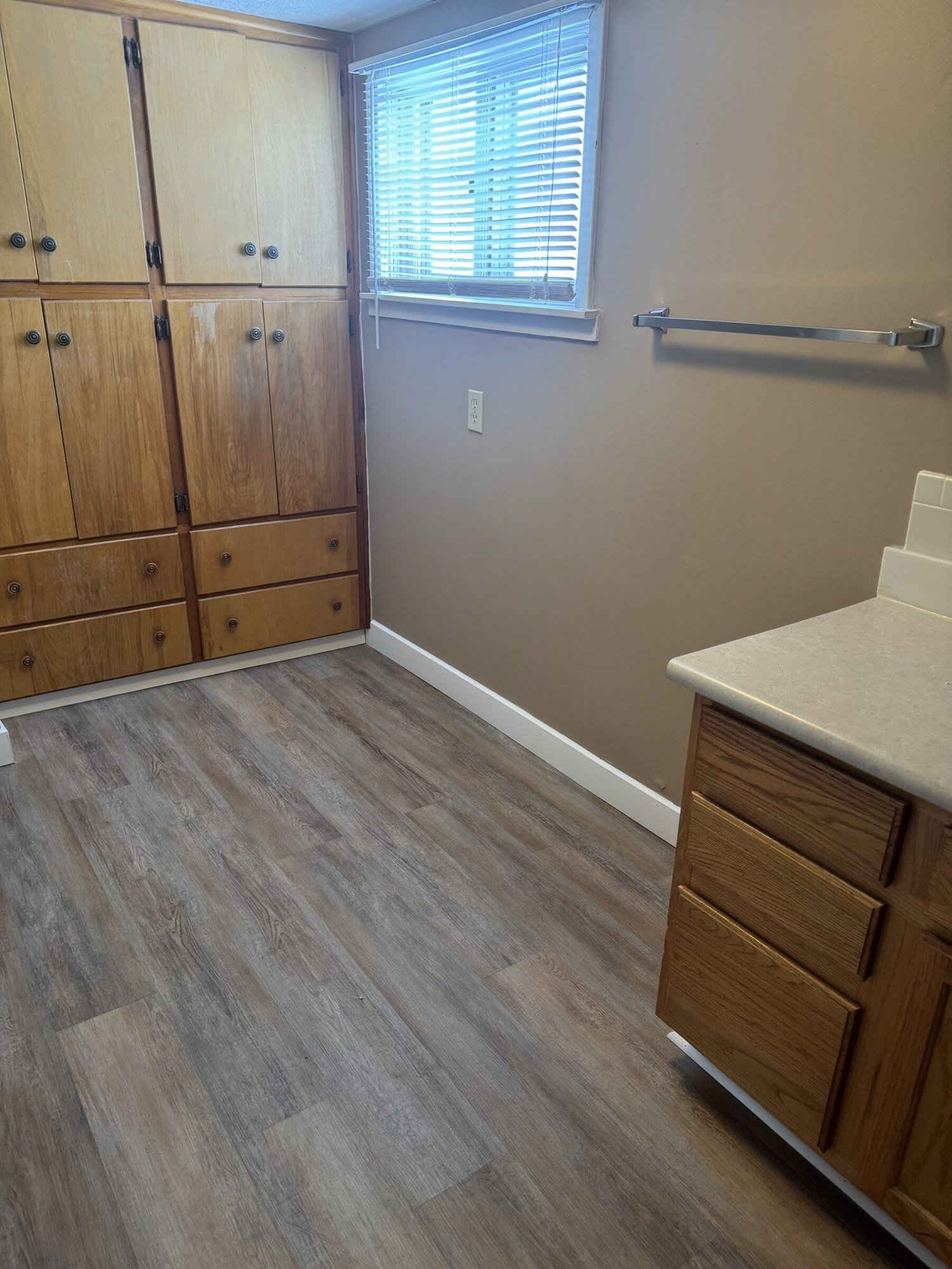 501-s-hastings-ave-cabinets.jpg