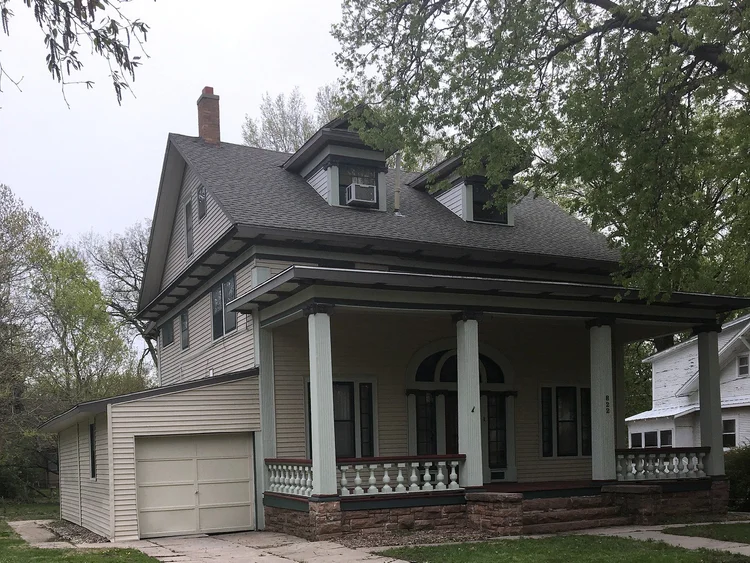 822 N Lexington Ave Victorian exterior
