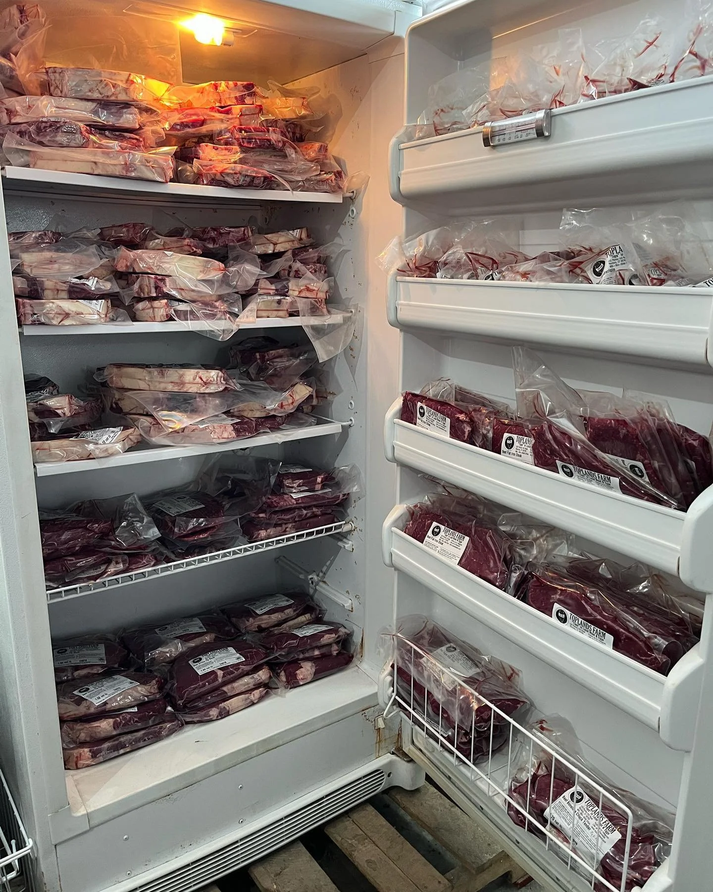 Toplands Farm HormoneFree PastureRaised Beef Pork Chicken & Eggs Roxbury, CT