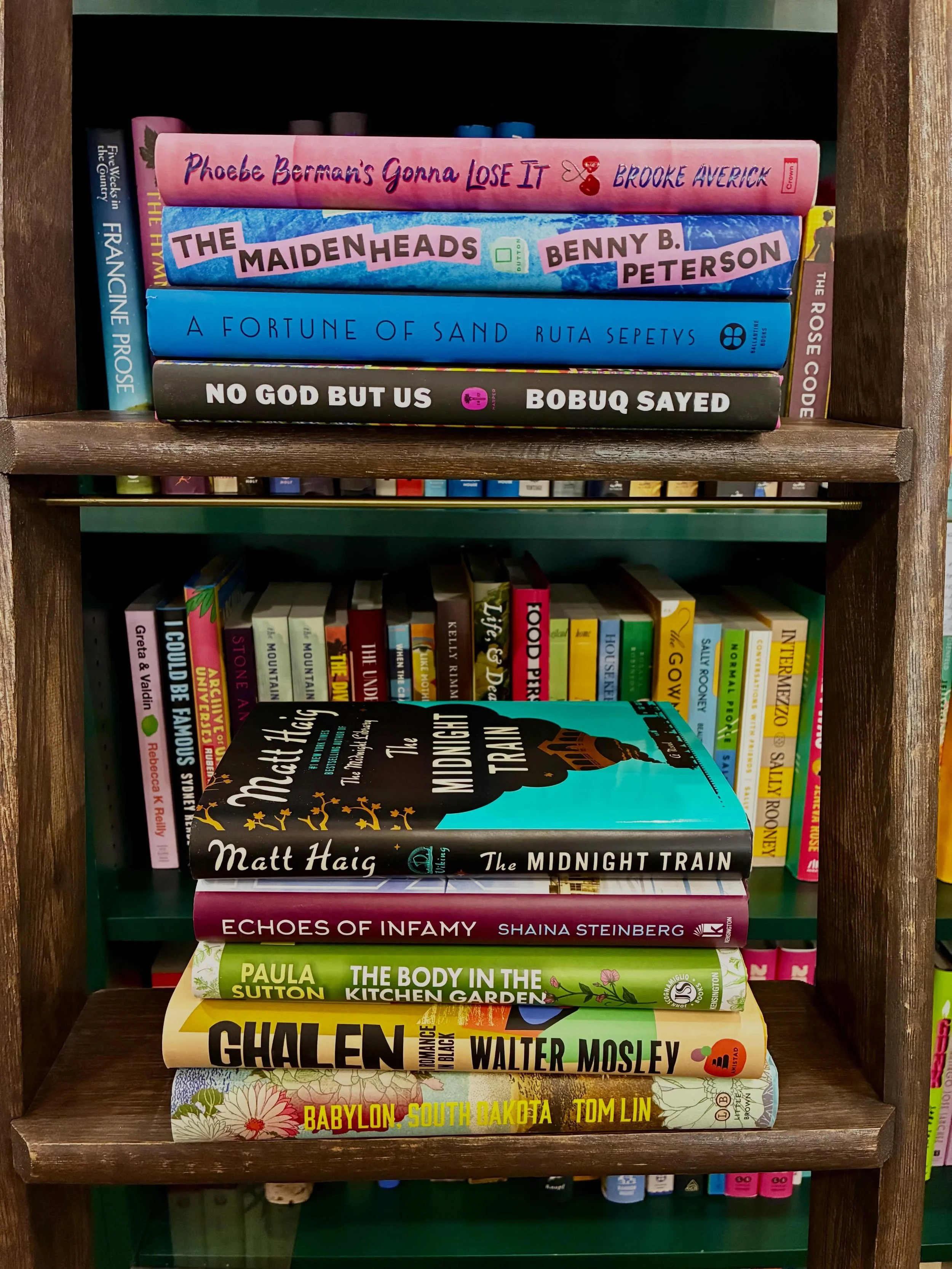 New release Tuesday! Stop in to check out the latest fiction and non-fiction books to hit Matchmaker&rsquo;s shelves. 📚✨

#newreleasetuesday #newbooks #shoplocal #highlandparkil