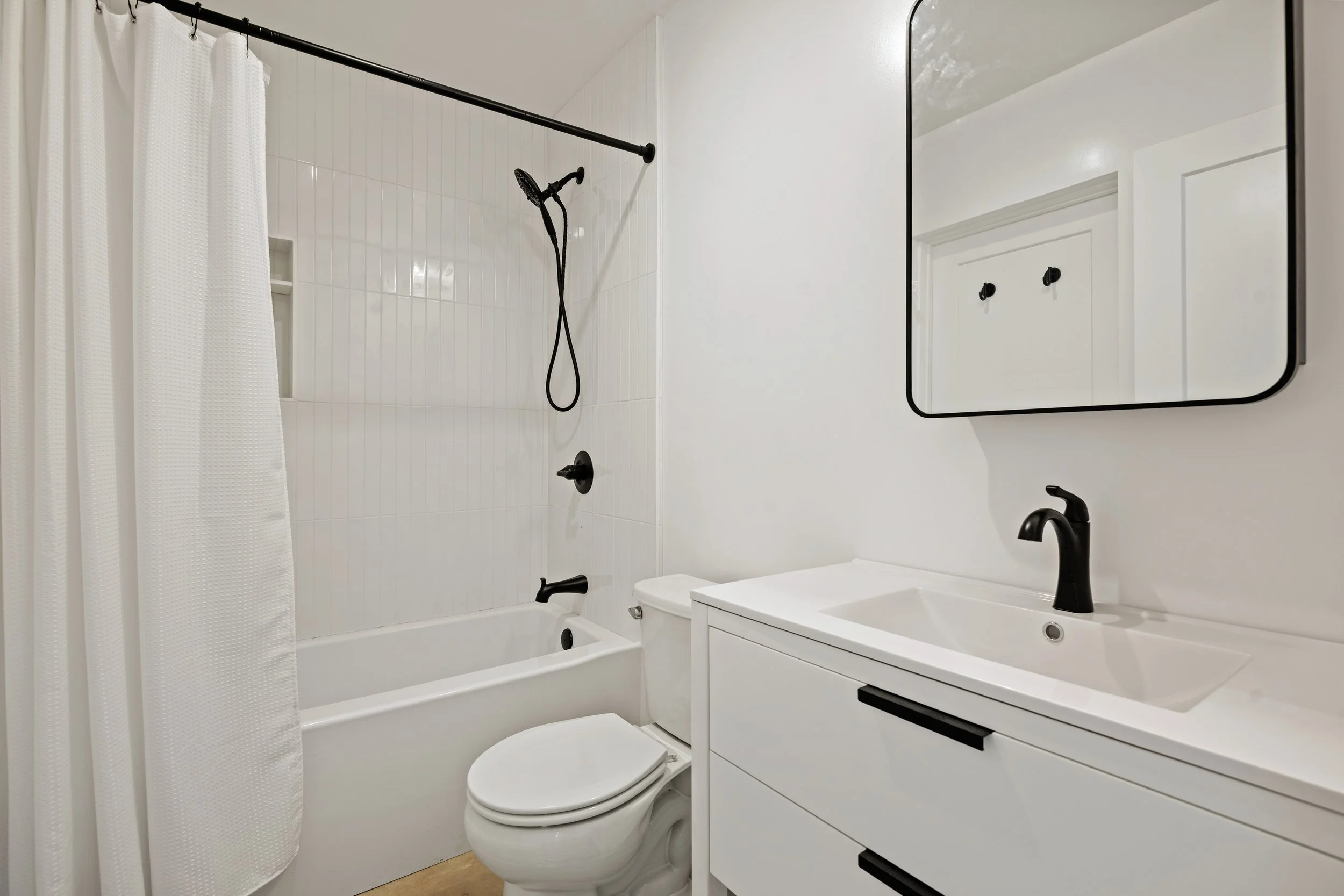 16 - Bathroom 2.jpg