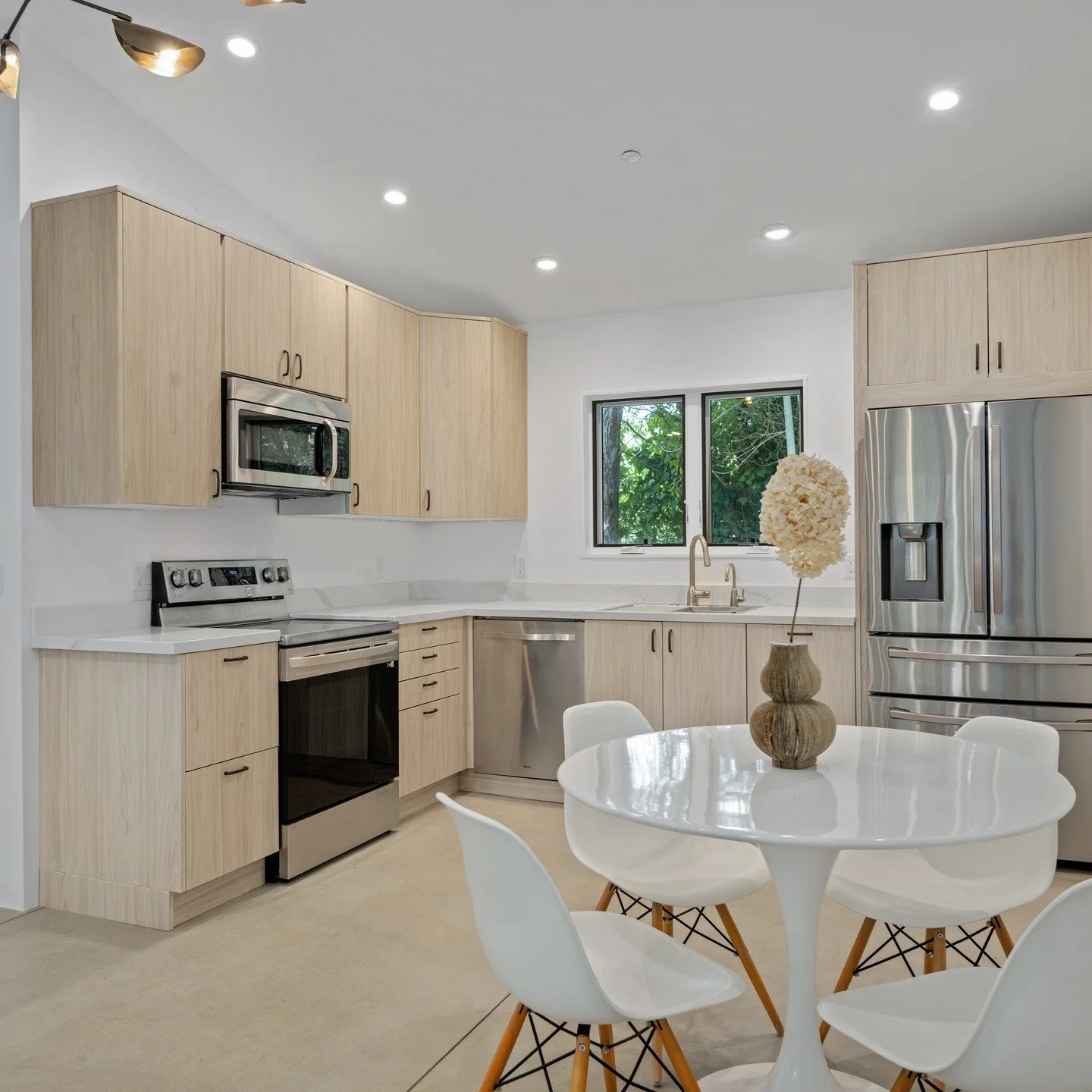 New modern cottage for lease in Montecito!

Newly constructed and tucked away just moments from the Upper Village and Montecito Union School, this modern cottage blends clean design with everyday comfort.

Soaring ceilings, polished concrete floors, 