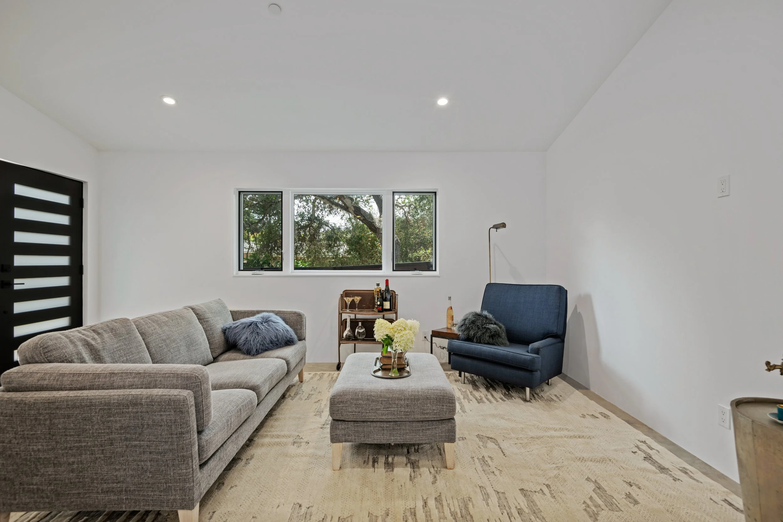 03 - Living Room.jpg
