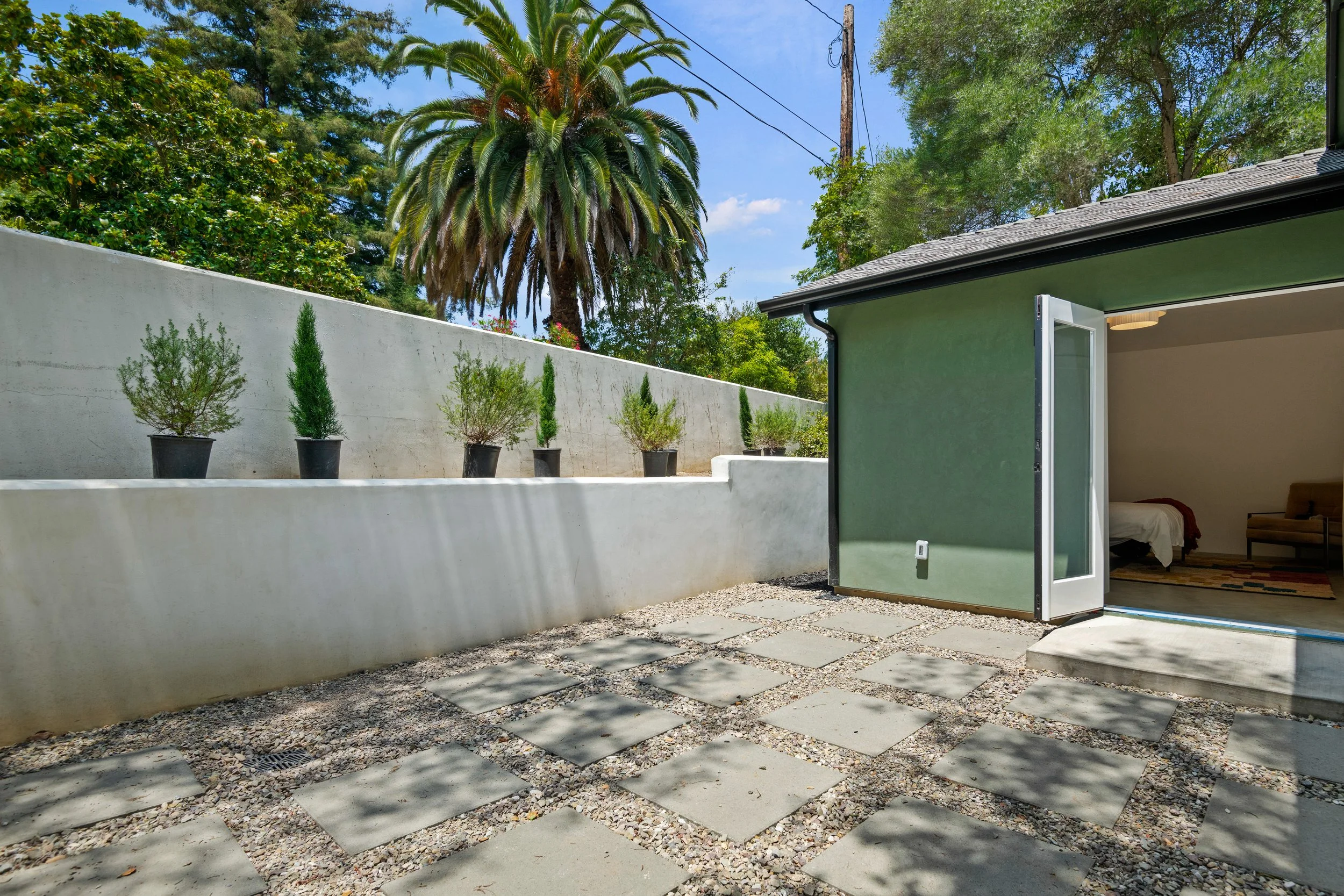15 - Patio.jpg