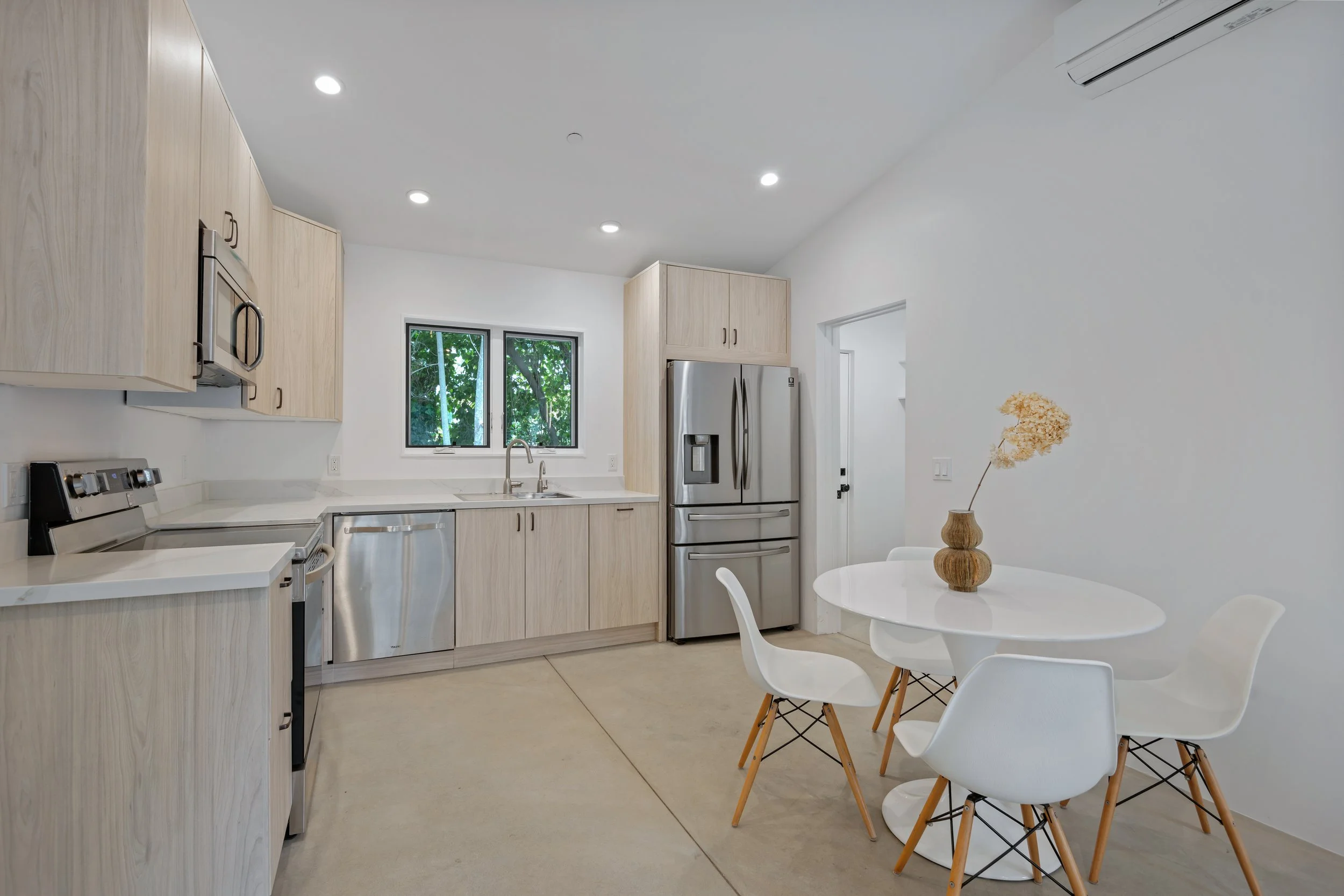 04 - Kitchen.jpg