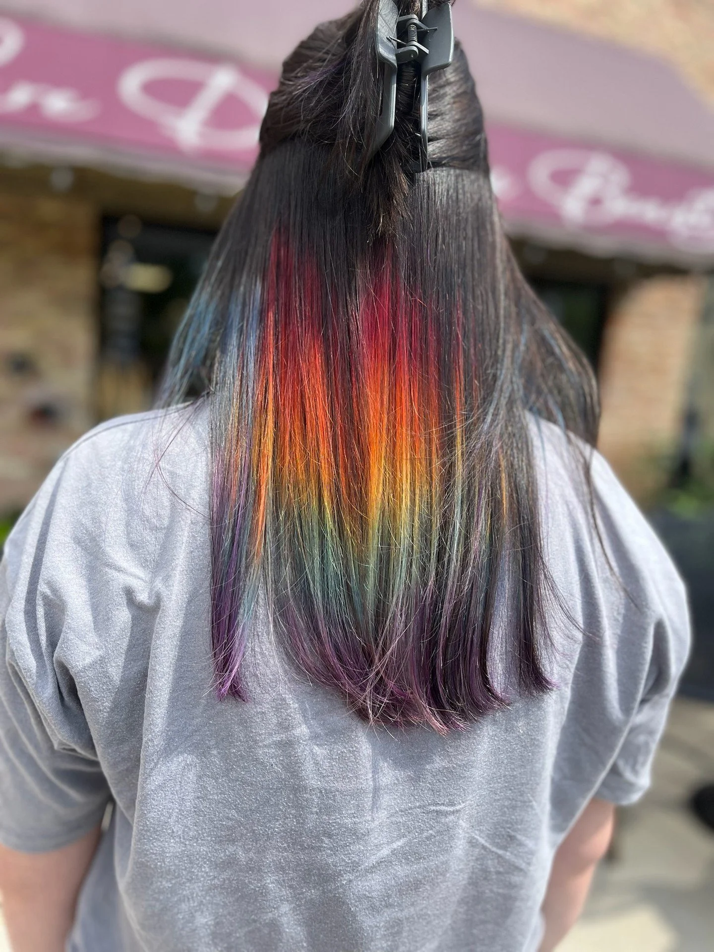 Reagan created a peekaboo prism under deep brunette so the color flashes with every move. Soft blend, high impact. Want one that&rsquo;s office friendly but festival ready? Book with Reagan through the link in bio.
