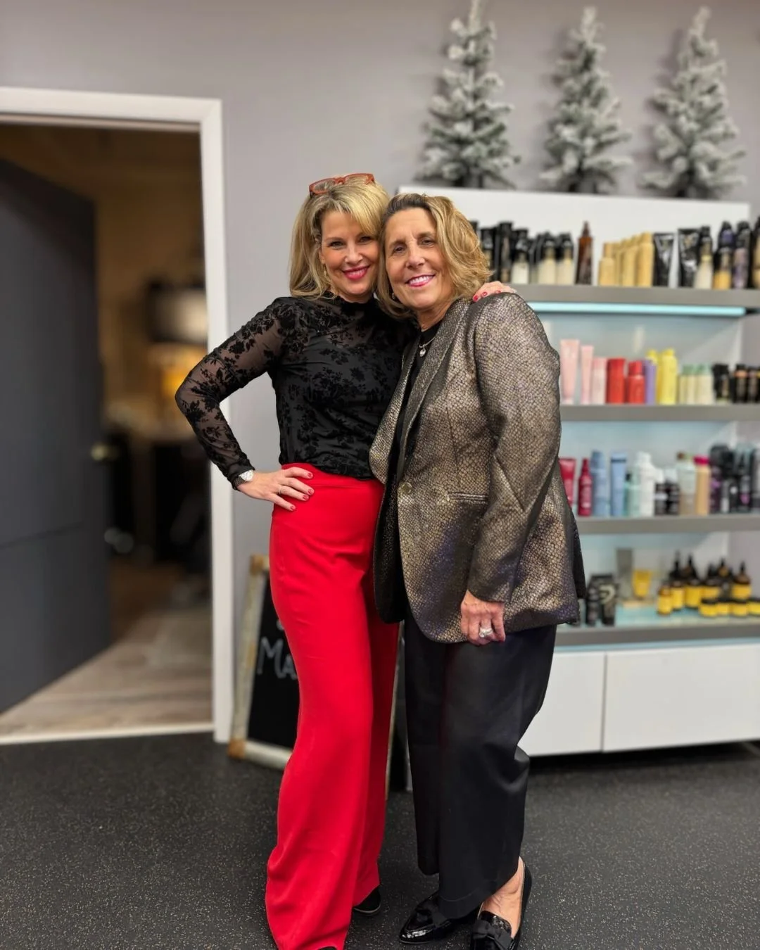 A friendly reminder to join us at Allure in Libertyville on Friday, December 5th. We&rsquo;re hosting our Holiday Party and Fashion Show from 6 to 9 pm, with the runway show starting at 7:30. You will see holiday inspired looks like Frosty, Mrs. Clau