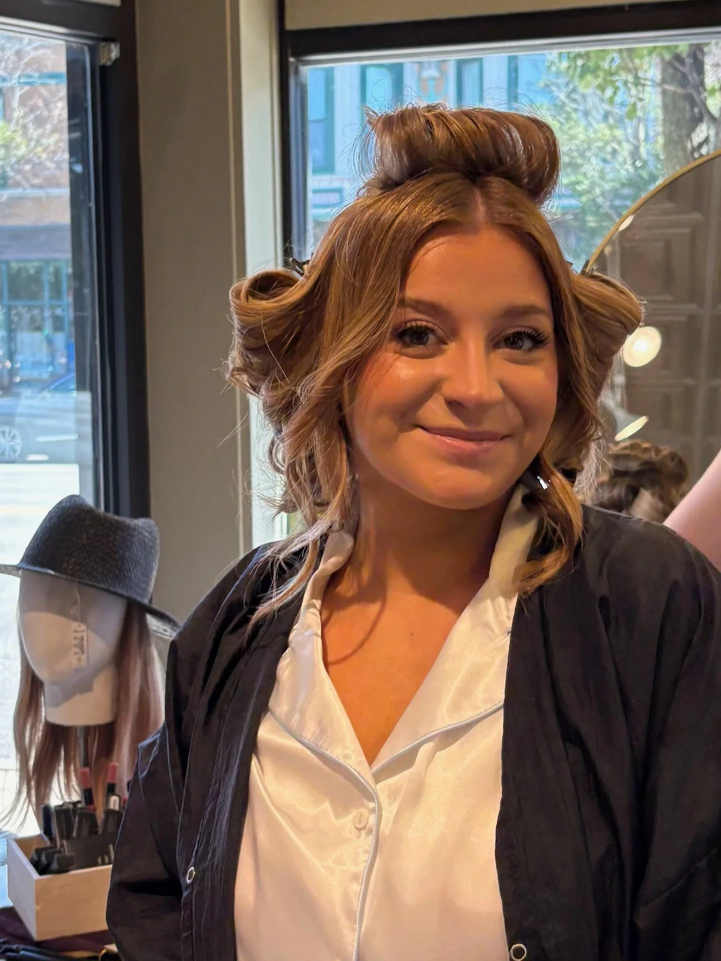 There is something special about a wedding morning in the salon. The quiet excitement, the laughter between friends, and the way each detail comes together little by little.

Vickie styled this bridal party with the care she brings to every guest, cr