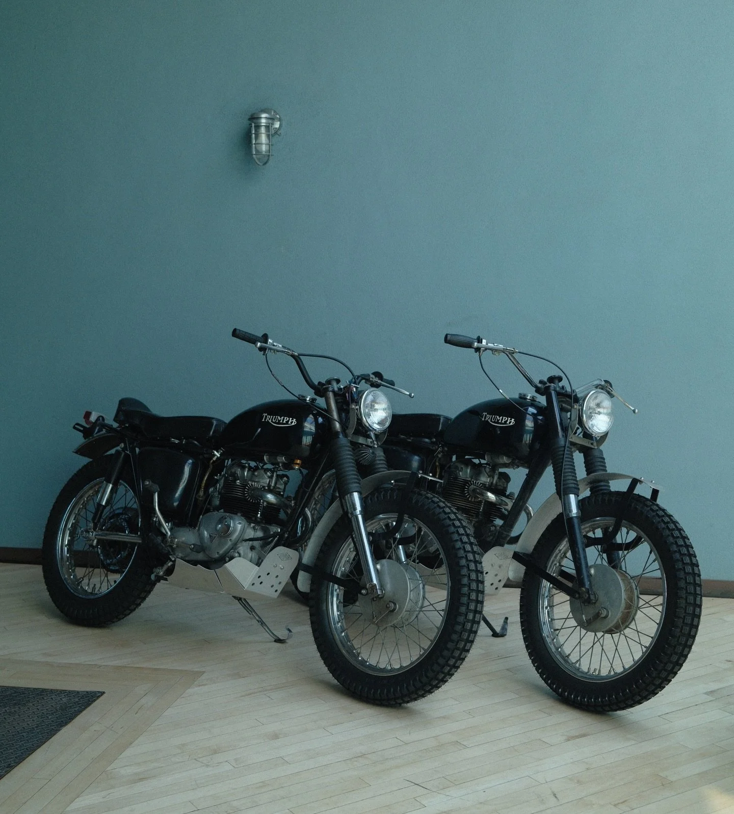 @beermanmw and @lepapillon.garage 

These 60s T100C black hawk desert sleds are our new module for T100 desert sled builds. Custom seats/ bash plates/ light brackets and fenders, new tires, bars, pipes and lighting system, this motorcycle is street l