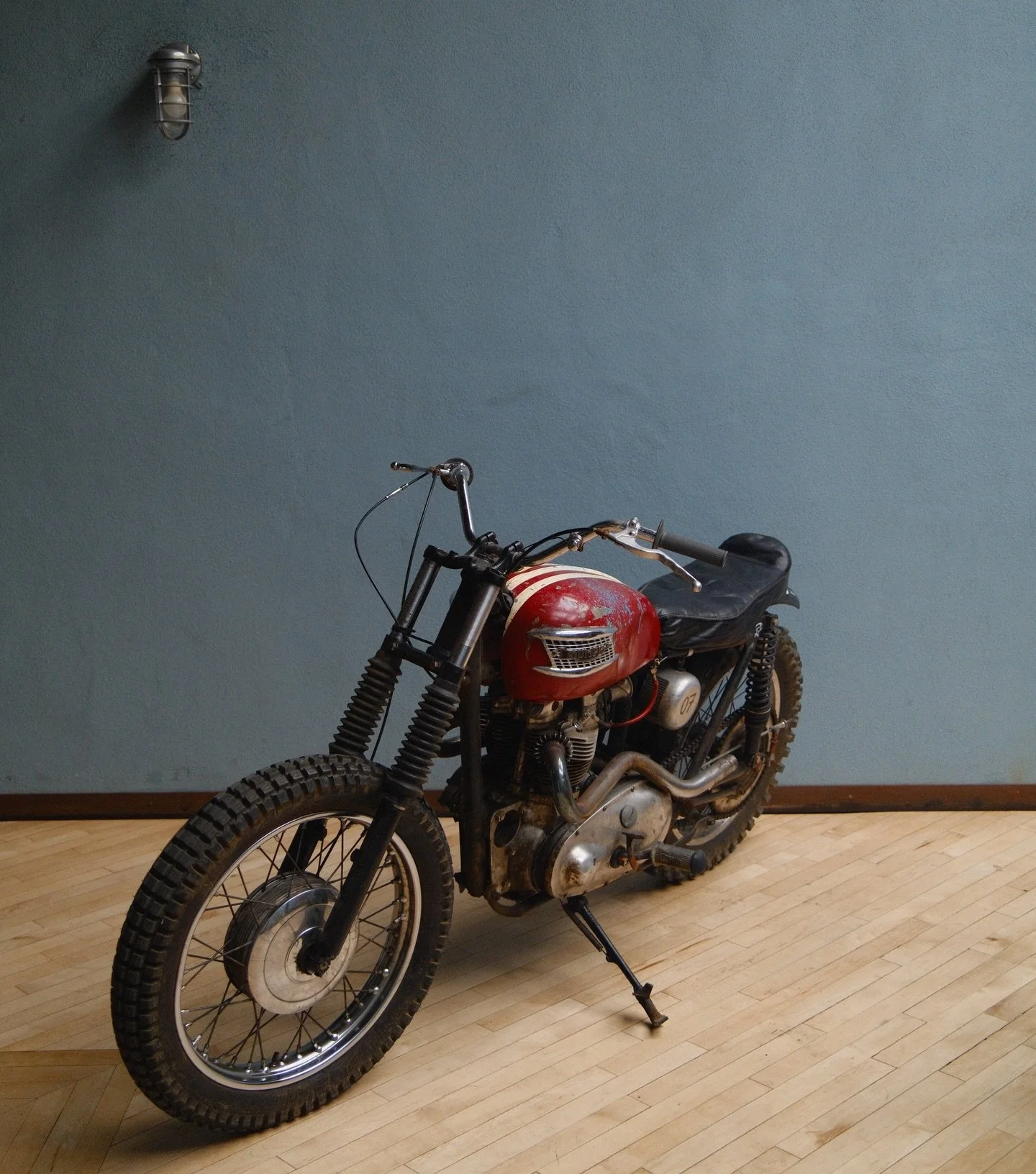 FOR SALE : 1959 TR6 pre unit desert racer

This bike is a matching frame and engine bike with a street legal title, a real racer with all the right parts you want. Original bates seat, desert pipes, rare oil tank custom fitted, new front end, handleb