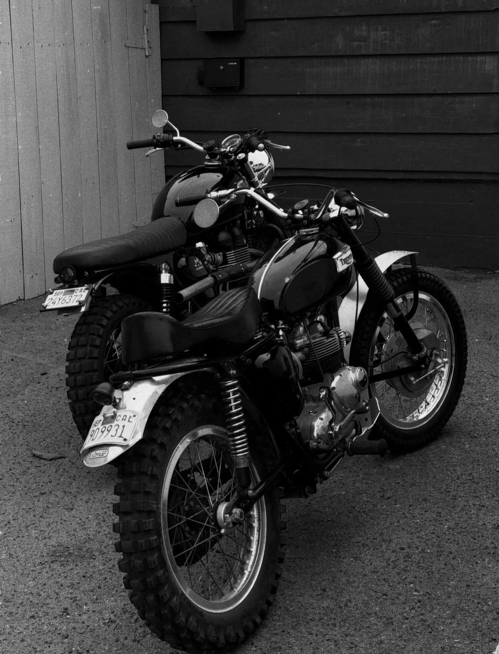 @landofscrambler T100C kitted with some of our desert parts by @beermanmw