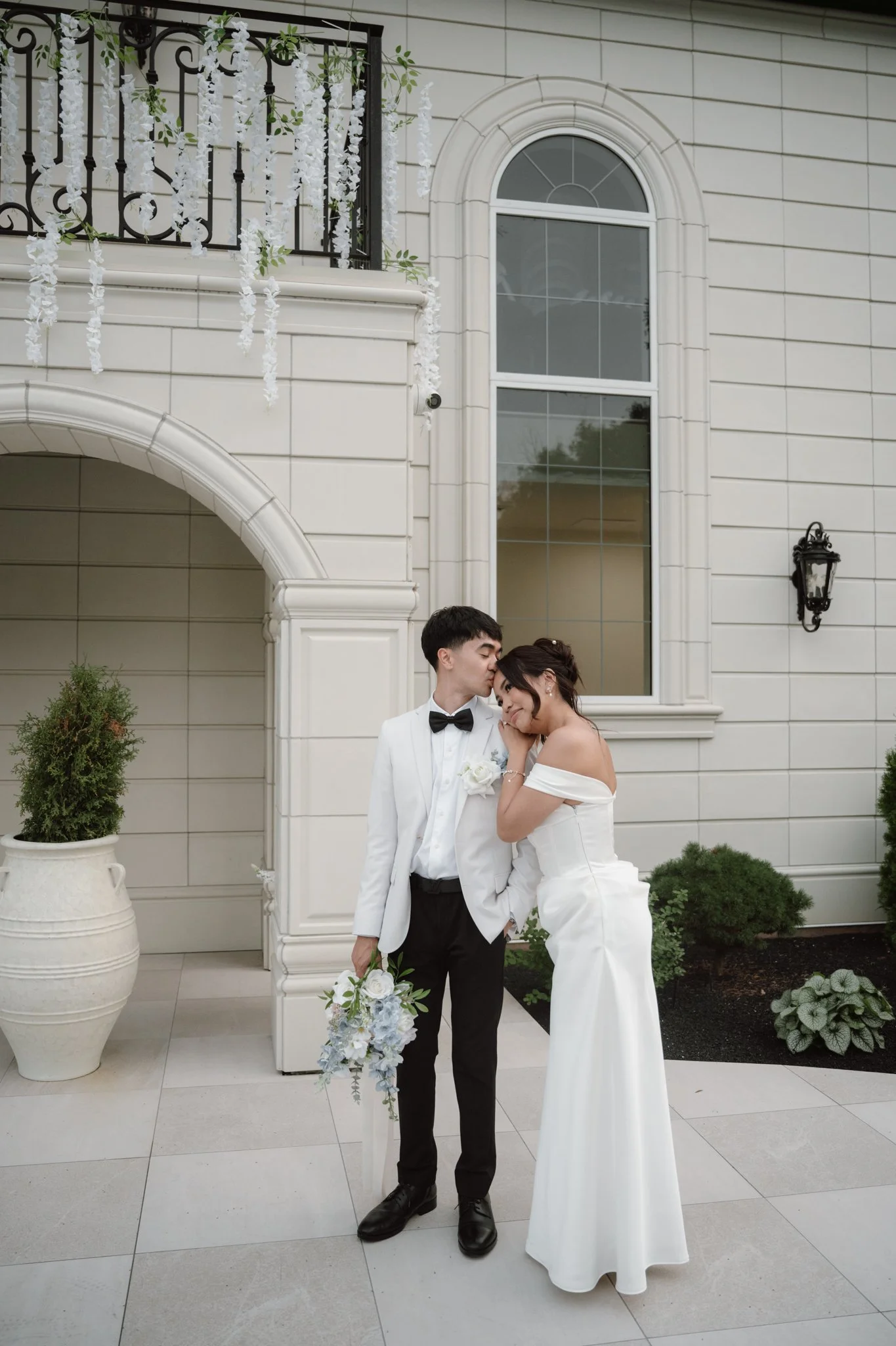 Venue: Archway Manor
Photo: Amber Ruf Photo 
Video: The Episode Films
Florals: Bloom & Borrow
DJ: Talent Productions 
Caterer: Fork & Farm 
Hair: Hair By Deena 
Makeup: Awna Artistry 
Rentals: River City Events 
Transportation: AM/PM Limo