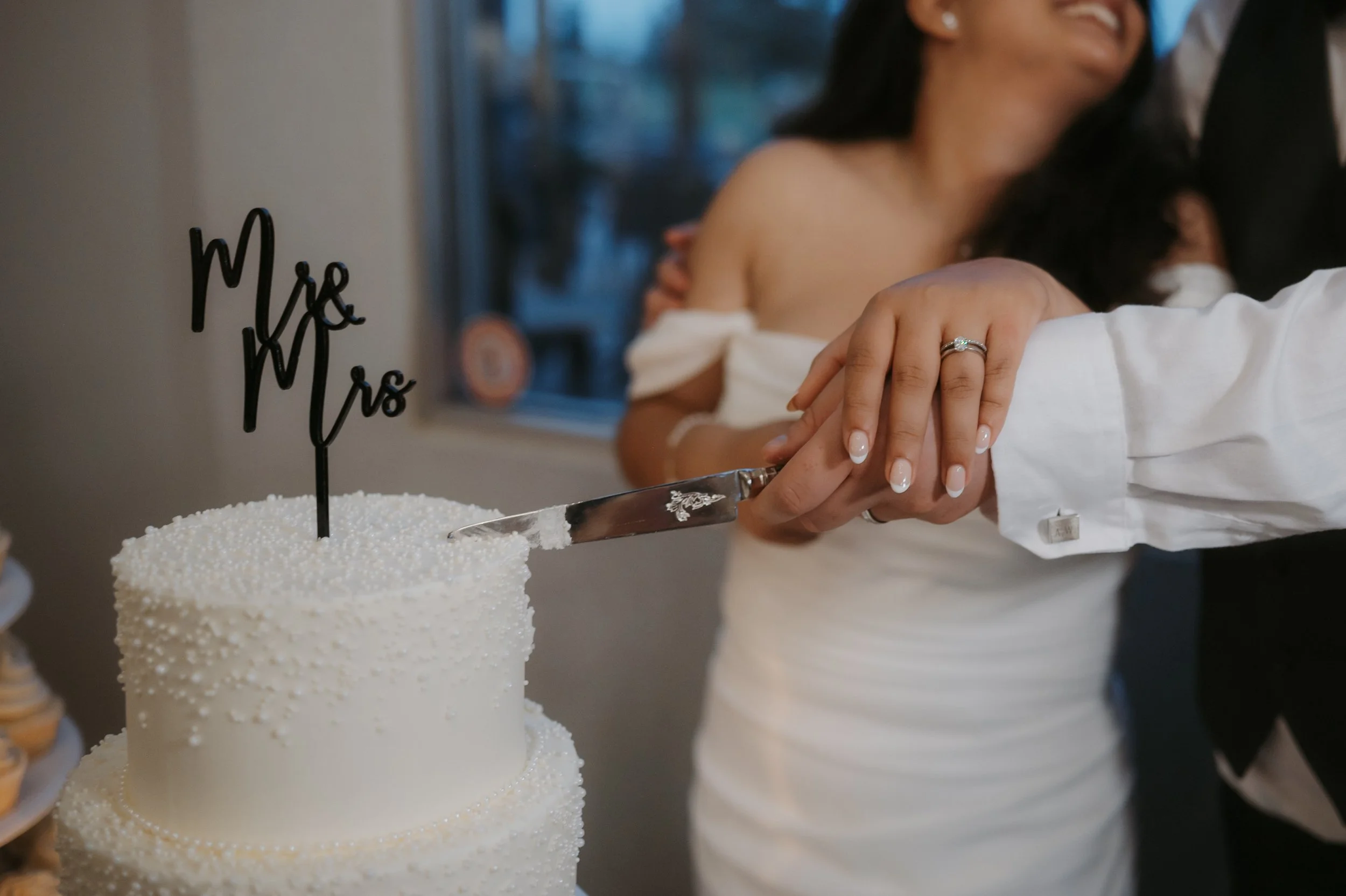 Venue: Cattails Crossing Golf Course
Florals: Twin Flowers Studio
Photos: Songbird Photography
Video: MacLeod Media
Hair: Christine Anne Hair
Makeup: Blush Artistry
DJ: Focused Energy Productions
Photobooth: Magic Memories Photobooth
Cake and Dessert