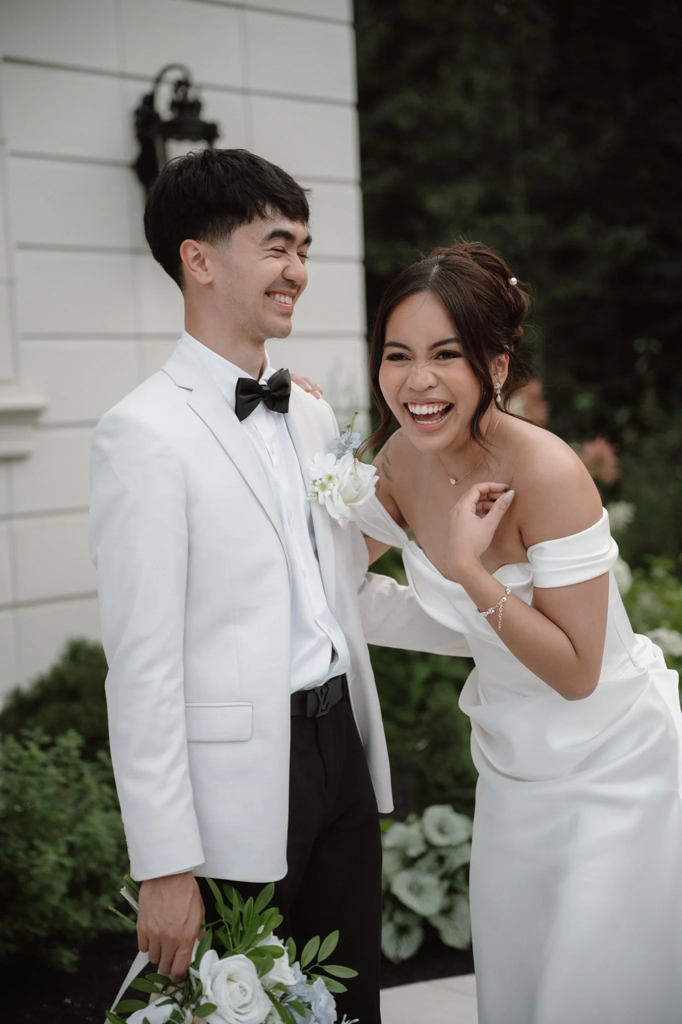 Venue: Archway Manor
Photo: Amber Ruf Photo 
Video: The Episode Films
Florals: Bloom & Borrow
DJ: Talent Productions 
Caterer: Fork & Farm 
Hair: Hair By Deena 
Makeup: Awna Artistry 
Rentals: River City Events 
Transportation: AM/PM Limo
