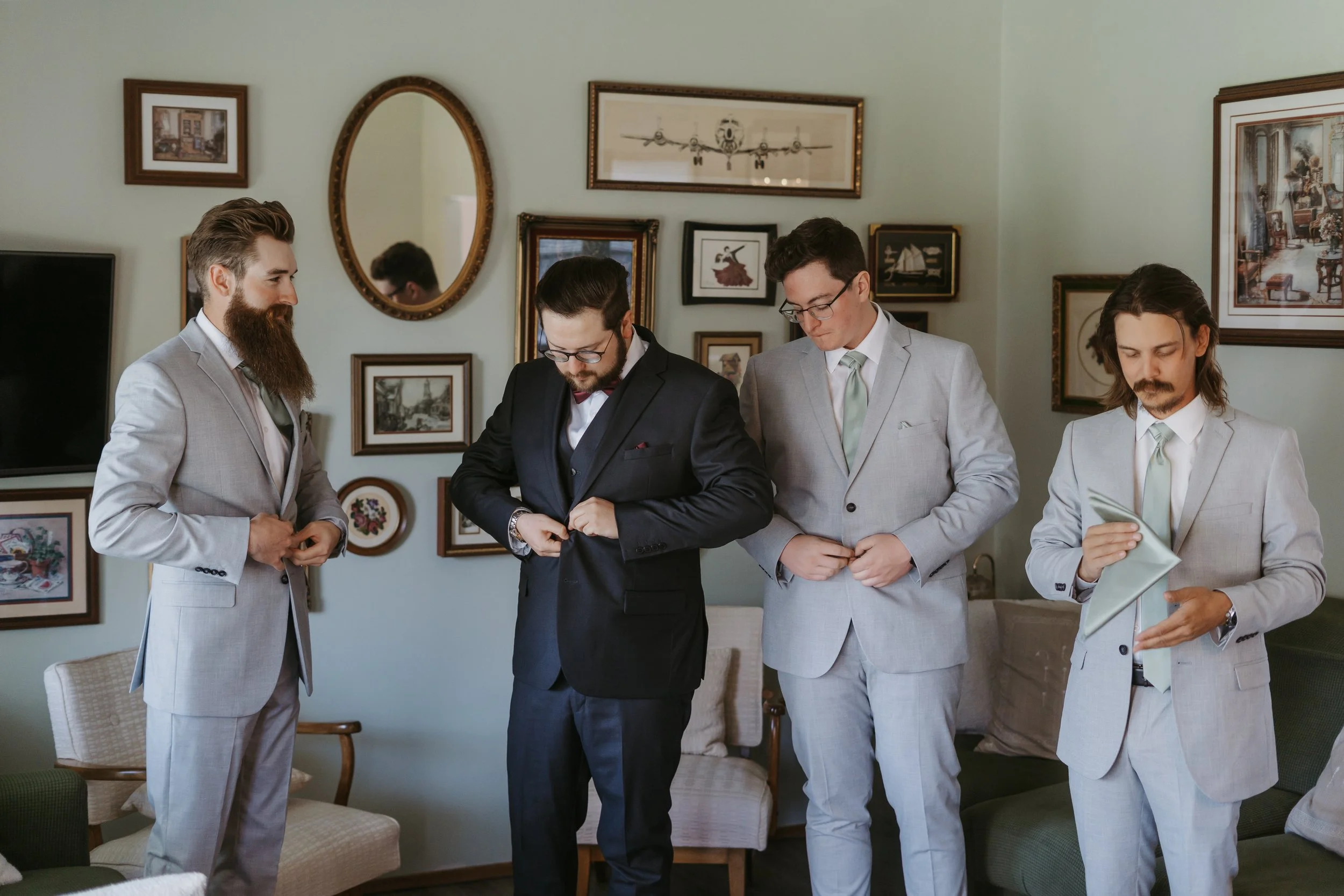 Venue: Cattails Crossing Golf Course
Florals: Twin Flowers Studio
Photos: Songbird Photography
Video: MacLeod Media
Hair: Christine Anne Hair
Makeup: Blush Artistry
DJ: Focused Energy Productions
Photobooth: Magic Memories Photobooth
Cake and Dessert