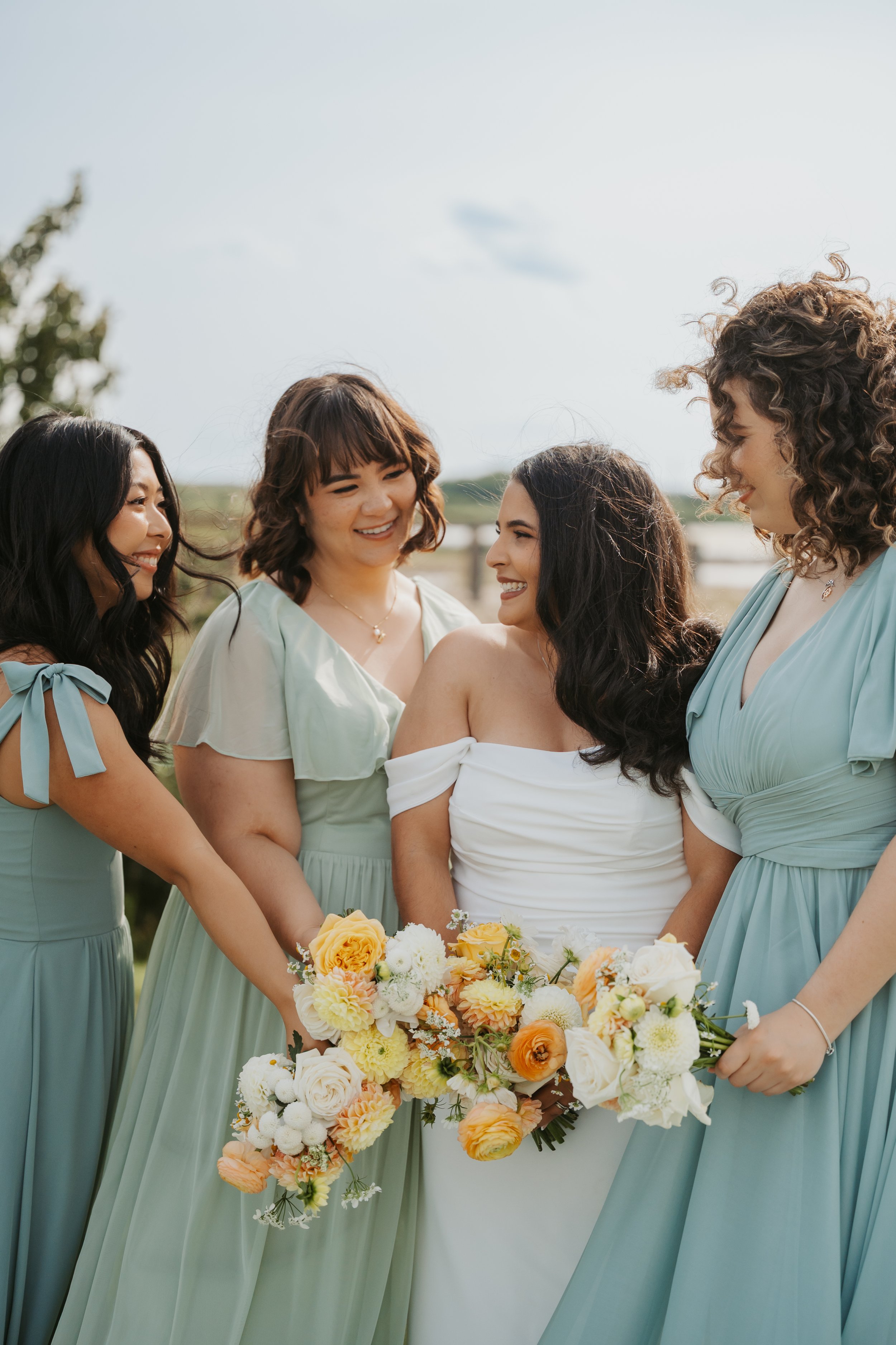 Venue: Cattails Crossing Golf Course
Florals: Twin Flowers Studio
Photos: Songbird Photography
Video: MacLeod Media
Hair: Christine Anne Hair
Makeup: Blush Artistry
DJ: Focused Energy Productions
Photobooth: Magic Memories Photobooth
Cake and Dessert
