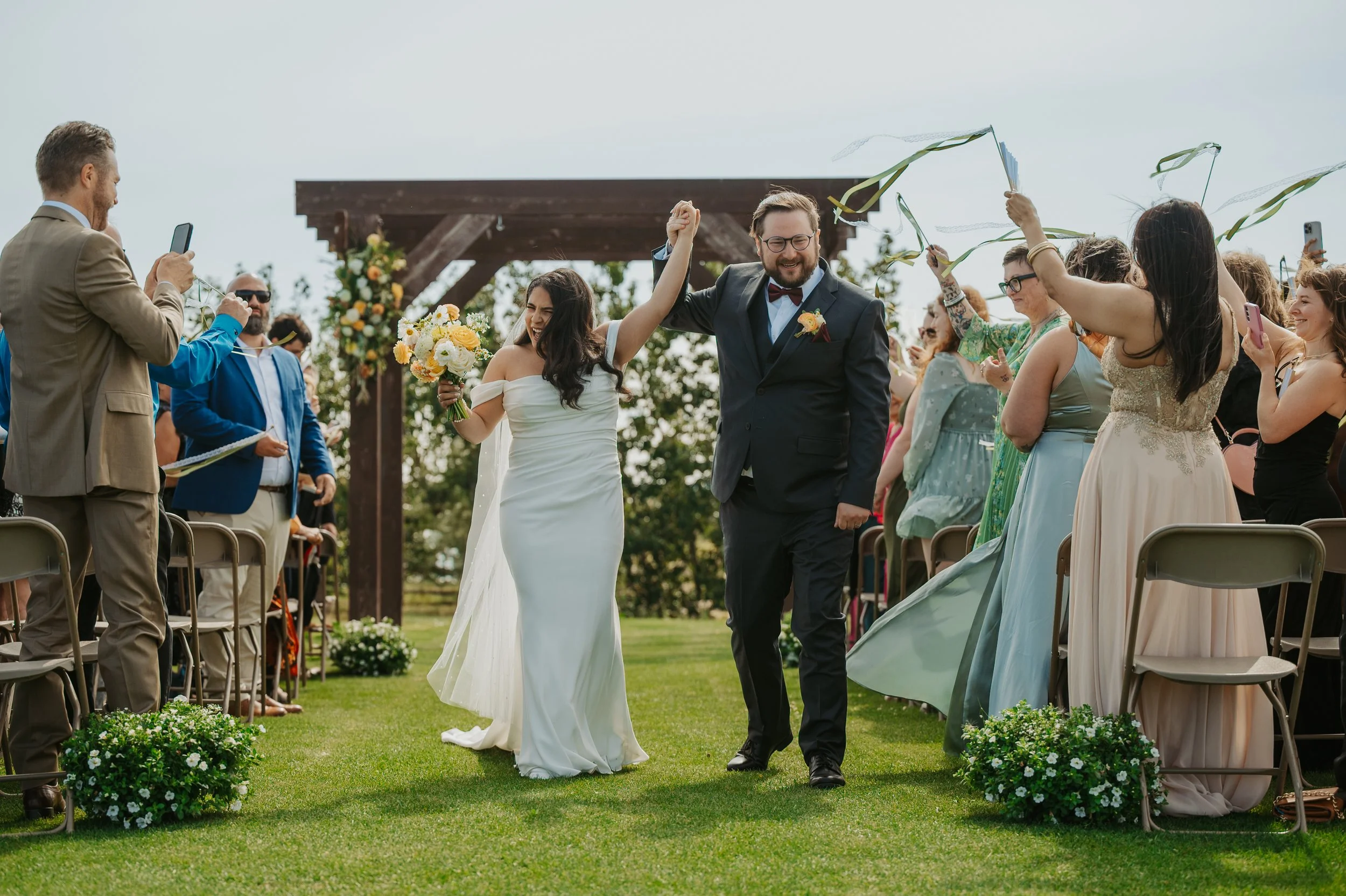 Venue: Cattails Crossing Golf Course
Florals: Twin Flowers Studio
Photos: Songbird Photography
Video: MacLeod Media
Hair: Christine Anne Hair
Makeup: Blush Artistry
DJ: Focused Energy Productions
Photobooth: Magic Memories Photobooth
Cake and Dessert
