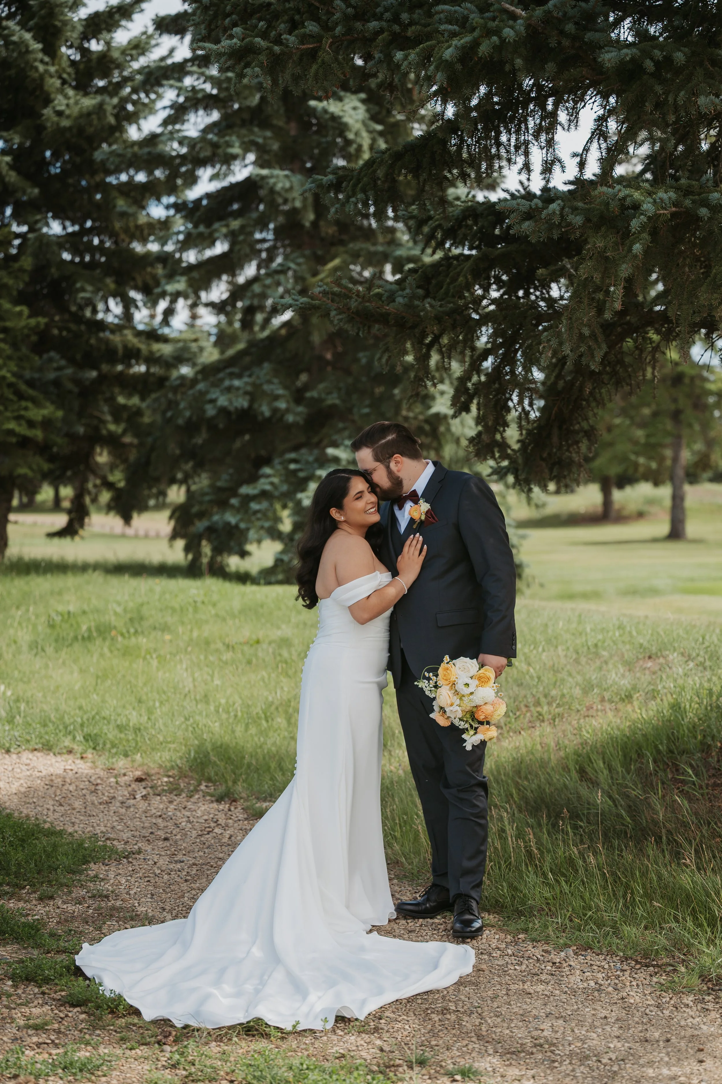 Venue: Cattails Crossing Golf Course
Florals: Twin Flowers Studio
Photos: Songbird Photography
Video: MacLeod Media
Hair: Christine Anne Hair
Makeup: Blush Artistry
DJ: Focused Energy Productions
Photobooth: Magic Memories Photobooth
Cake and Dessert