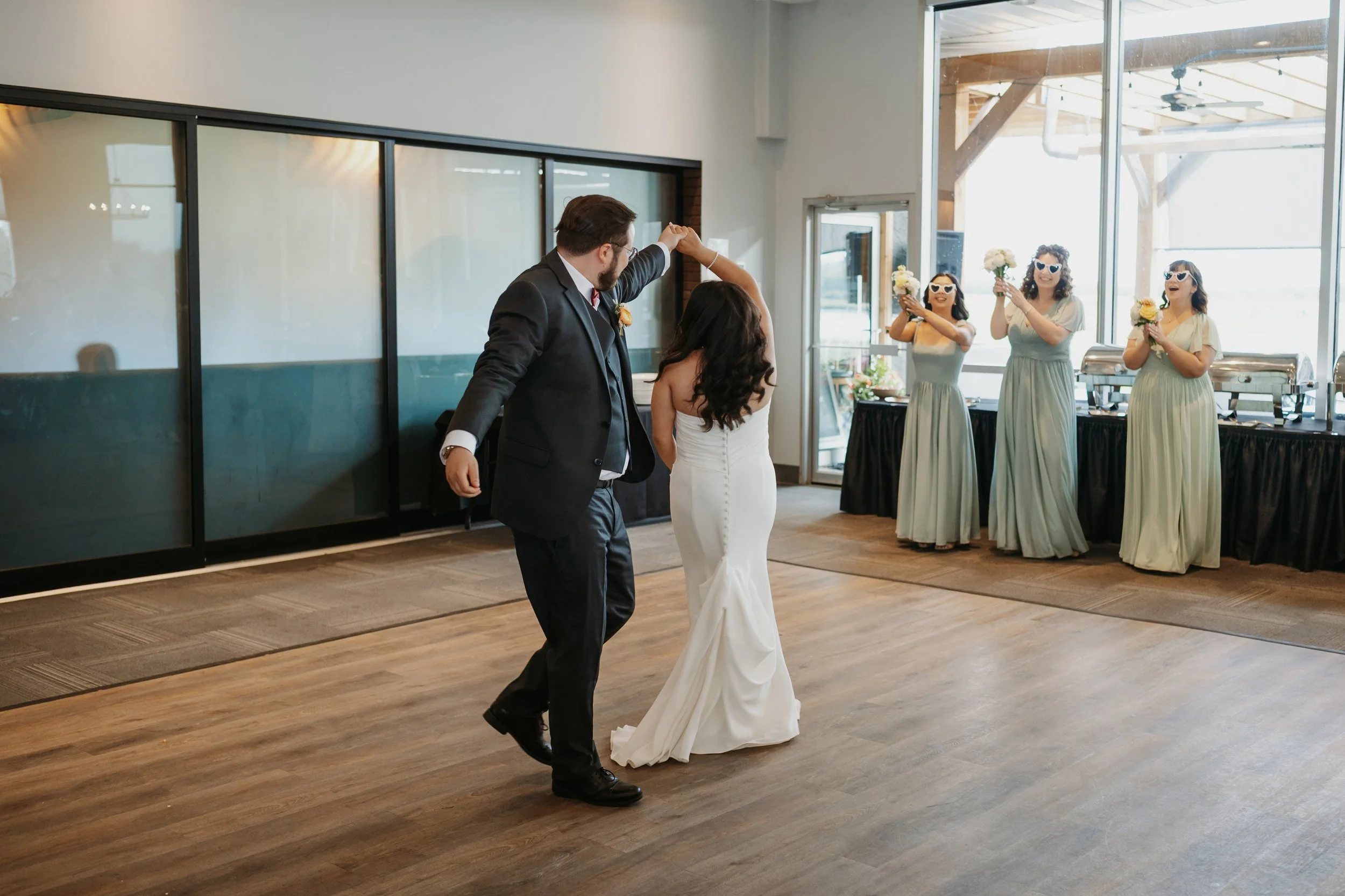 Venue: Cattails Crossing Golf Course
Florals: Twin Flowers Studio
Photos: Songbird Photography
Video: MacLeod Media
Hair: Christine Anne Hair
Makeup: Blush Artistry
DJ: Focused Energy Productions
Photobooth: Magic Memories Photobooth
Cake and Dessert