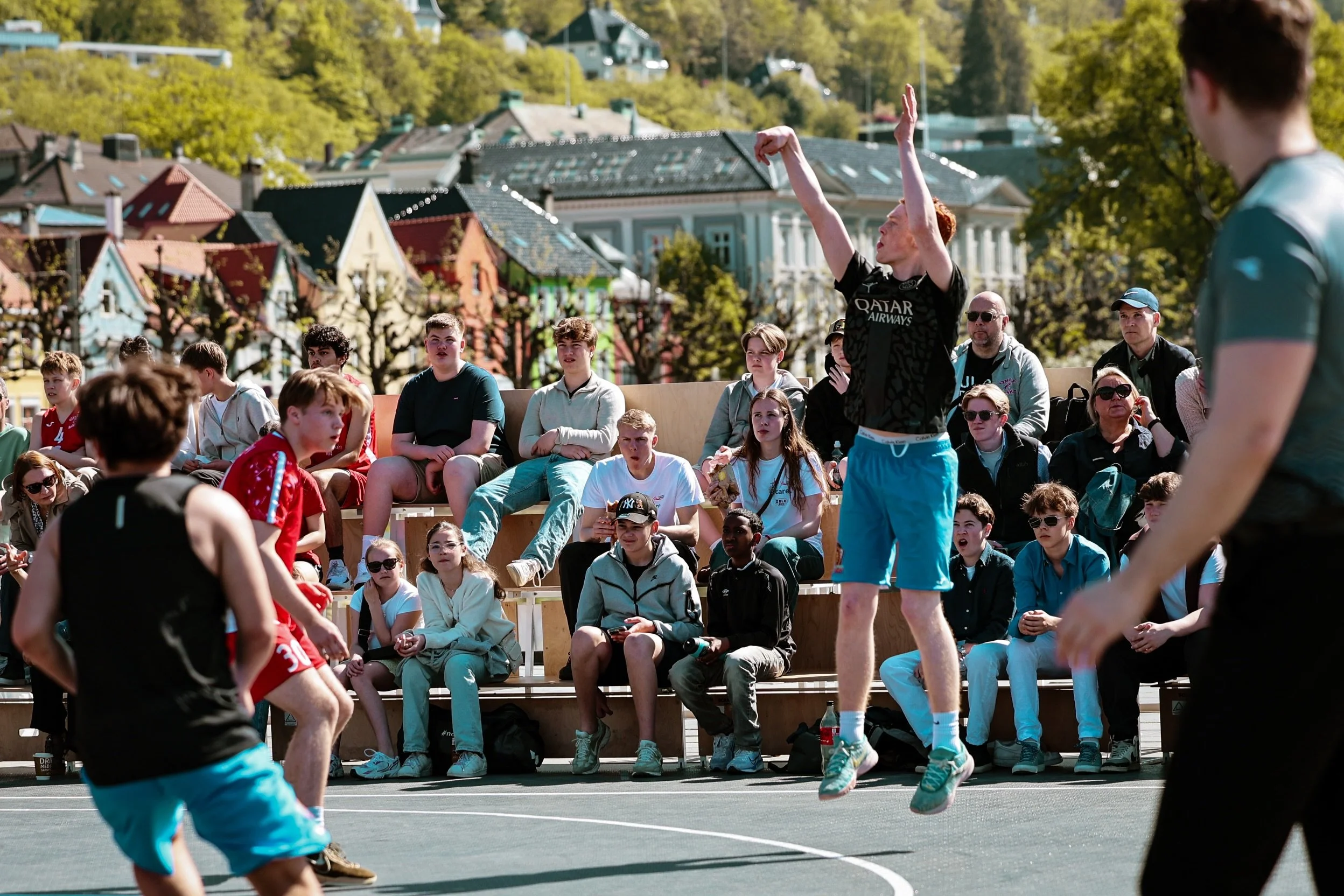 Festplassen. Musikk. Masse basketball. God stemning.

Vi ser tilbake p&aring; fjor&aring;rets 3x3-turnering p&aring; Festplassen 🤩

N&aring; teller vi ned til &aring;rets turnering l&oslash;rdag 30. mai &ndash; og vi gleder oss skikkelig!

Over 100 