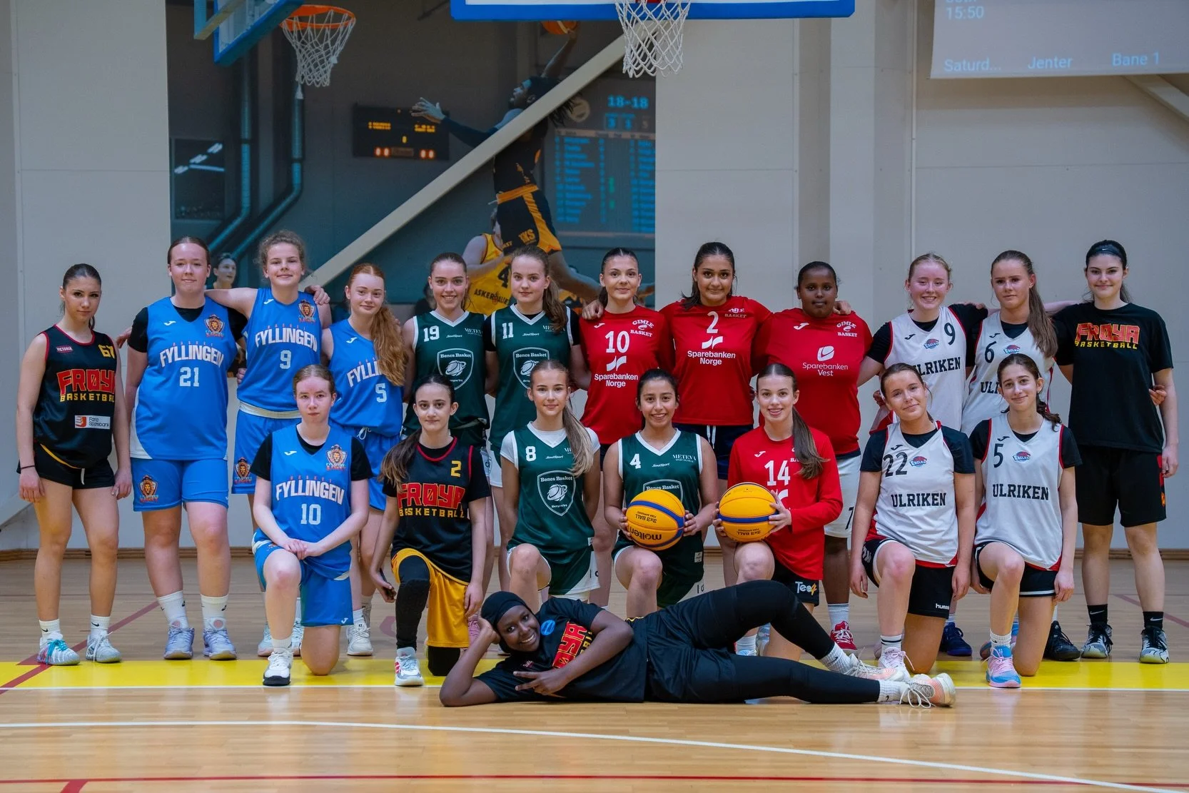 L&oslash;rdag 30. mai arrangerte BasketAkademiet 3x3-turnering i Fr&oslash;yahallen.

Planen var egentlig &aring; skape en stor basketfest ute p&aring; Festplassen, slik vi gjorde i 2025. Dessverre satte v&aelig;ret en stopper for det, og vi m&aring;