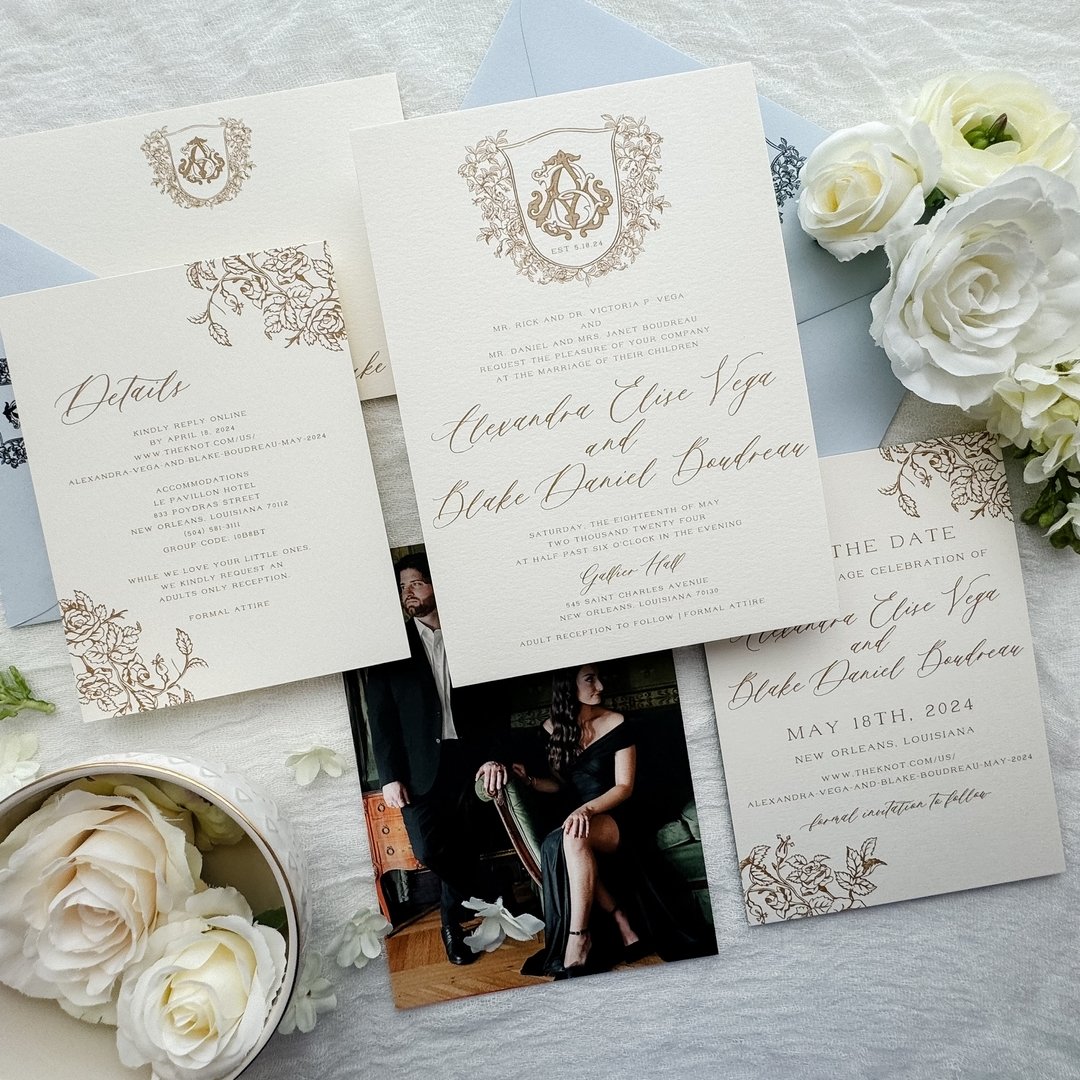 A statement crest and monogram combination...yes, please!
.
Alexandra and Blake chose our Rhiannon Collection to compliment their gorgeous wedding at Gallier Hall!
.
💌 Rhiannon Collection
🗒️ Ecru Paper
✉️ Ecru Envelope
🖨️ Digital
🖋️ Gold Ink