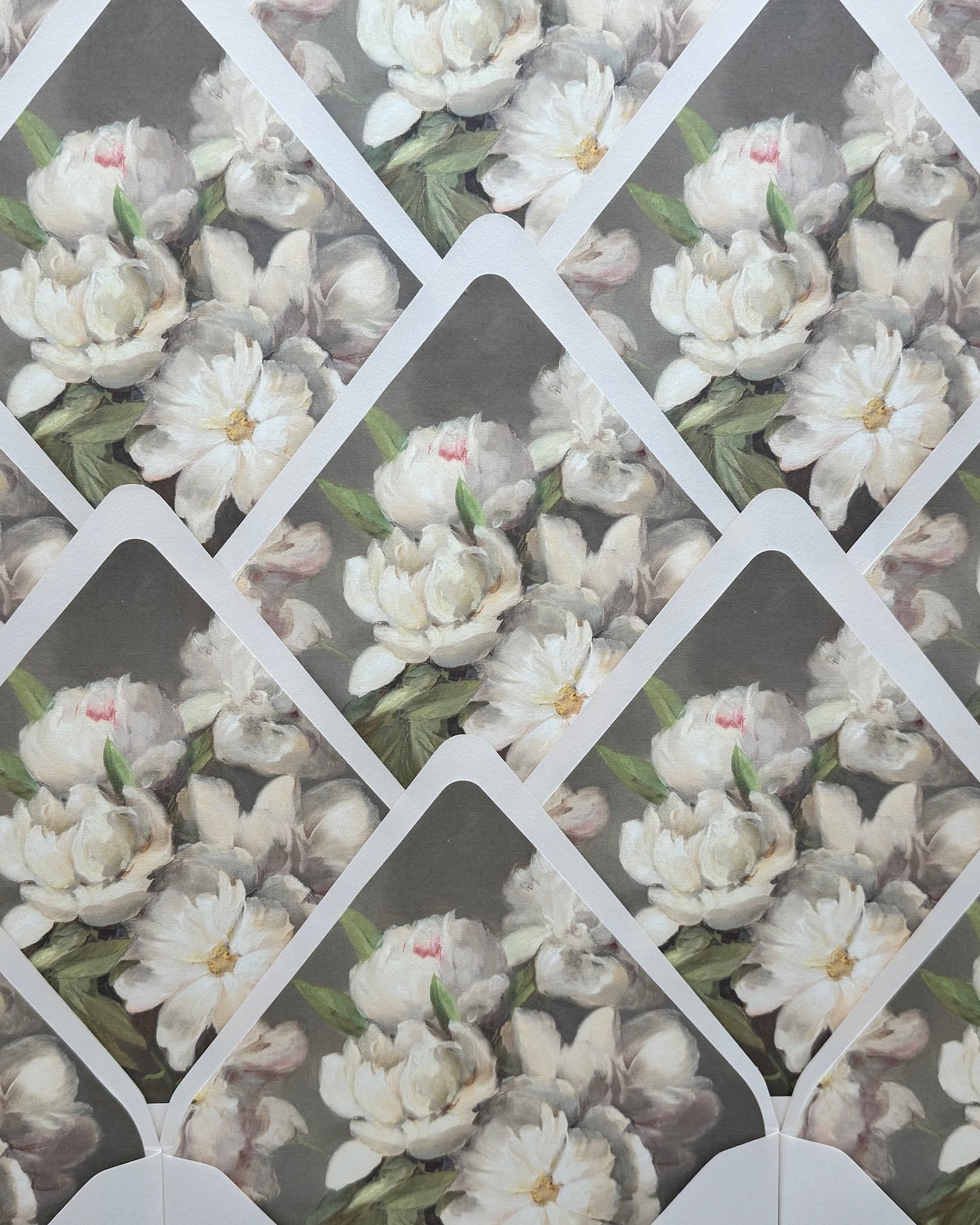 Envelope liners = perfection. 
Envelope liners with delicate peonies = supreme. 

💌🌷