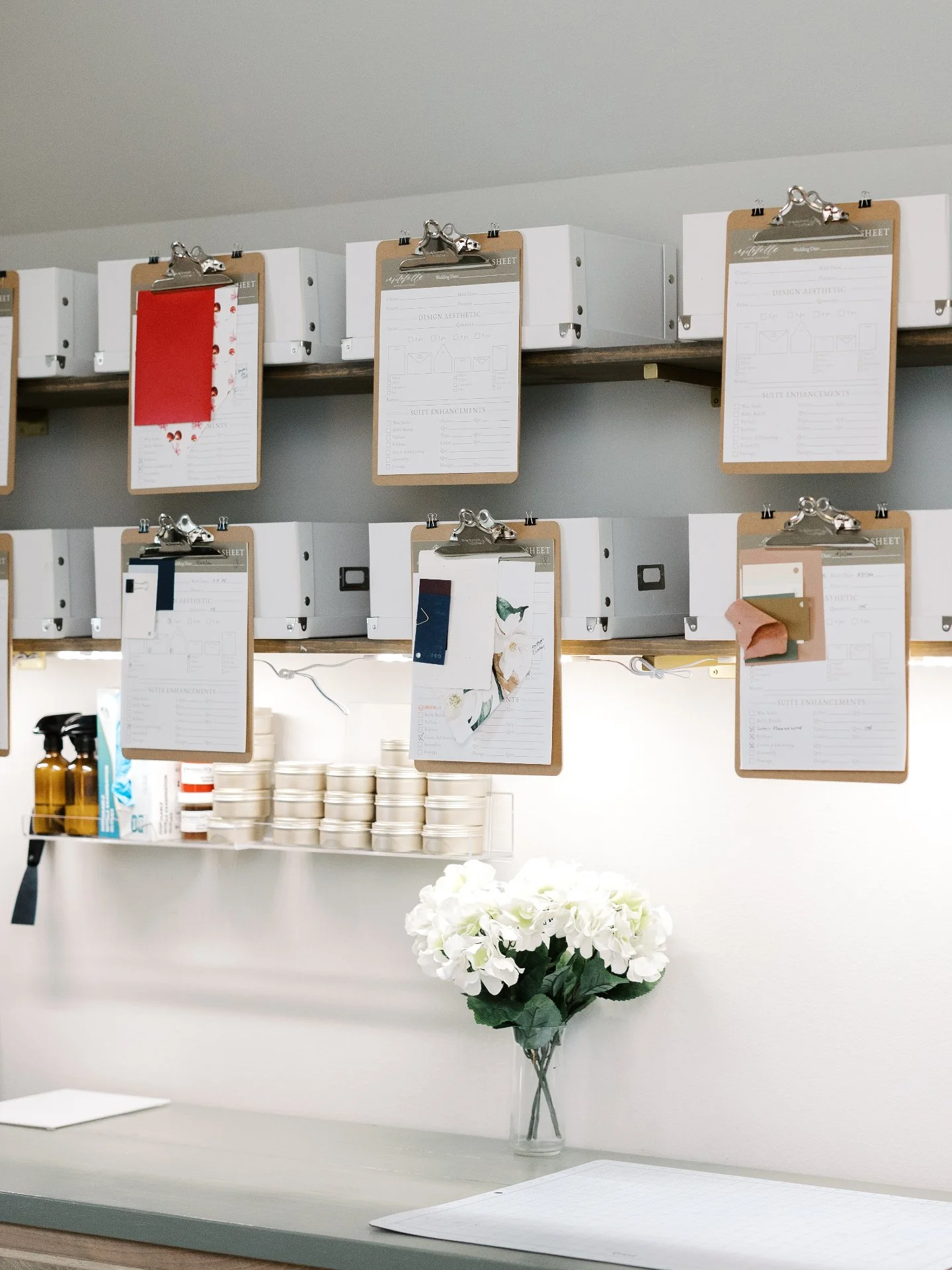 Order meets artistry. ✨

Each bin in our studio represents a couple, a vision, a story waiting to be told on paper. Inside? Everything we need to bring your suite to life: your project sheets, your chosen paper, your press plates, and every suite enh