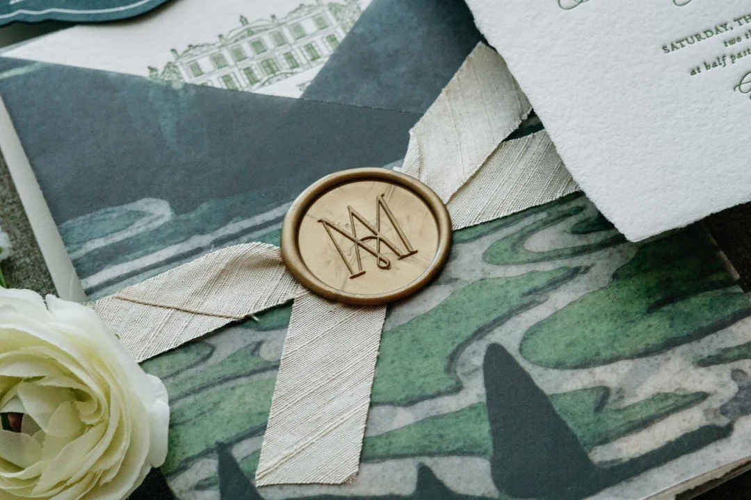 A suite bound for Paris.

Black Forest stock, handmade paper, pressed. A monogram designed by hand. Sealed in deep gold wax.

For a couple who chose a city that already understands romance, we wanted to make sure their first piece of paper held the s