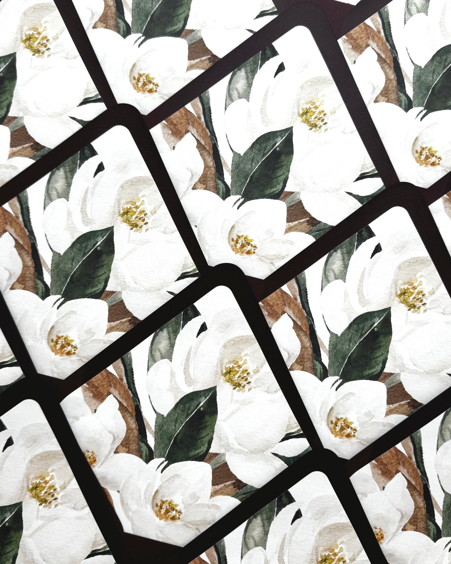 The smallest detail, the loveliest surprise.

Our signature watercolor magnolias, tucked just inside the envelope. A quiet flourish your guests won't expect until the moment they slide a finger beneath the flap and find a garden waiting.

Envelope li