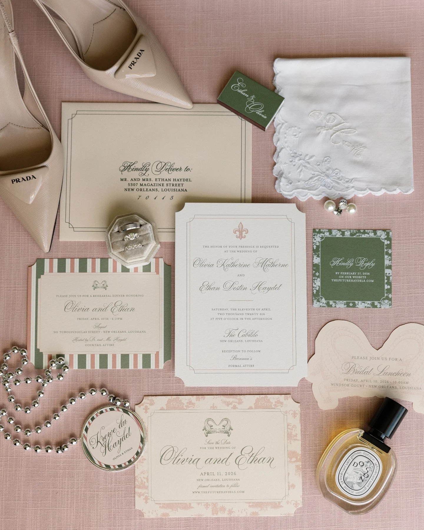 🤍 Olivia and Ethan's paper had one job: to feel like New Orleans falling in love. Every element was created for them, then carried from the very first save the date all the way to the last pedicab pulling away from Brennan's.

The suite opened with 