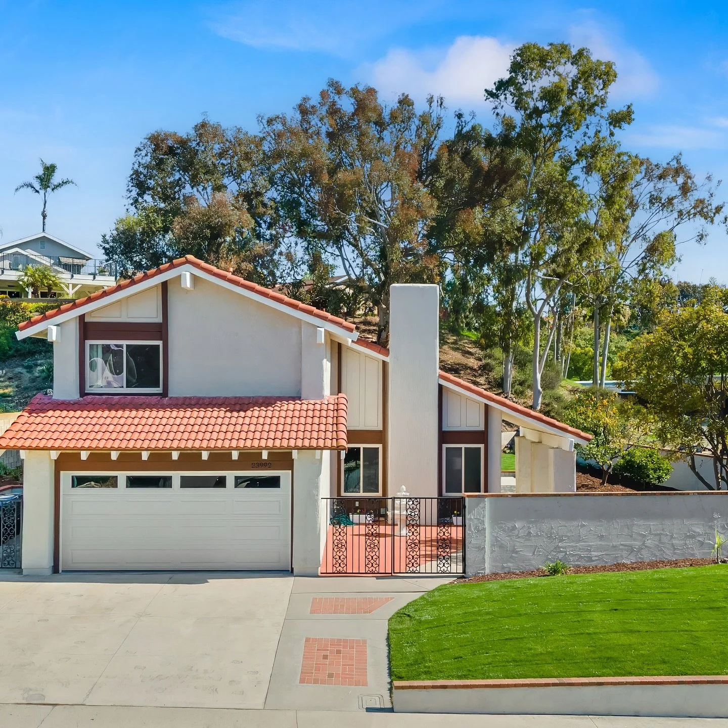 This beauty closed at $1.5M 🏡

I captured professional photos, aerial drone shots, and a full virtual tour to showcase every detail of this home. The result? Maximum exposure and a fast, top-dollar sale.

📸 Ready to market your property the right w