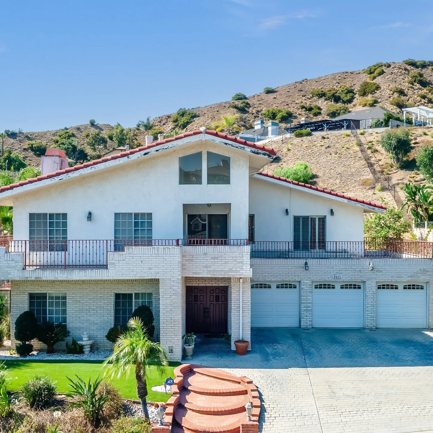 ✅ Case closed! I delivered a full media package - photos, aerials, virtual tour, video, and floor plan. That made this Burbank fixer upper shine Result? A full offer at $2.6M! 🏡

👉 Want to showcase your listings at their best? Let&rsquo;s make it h